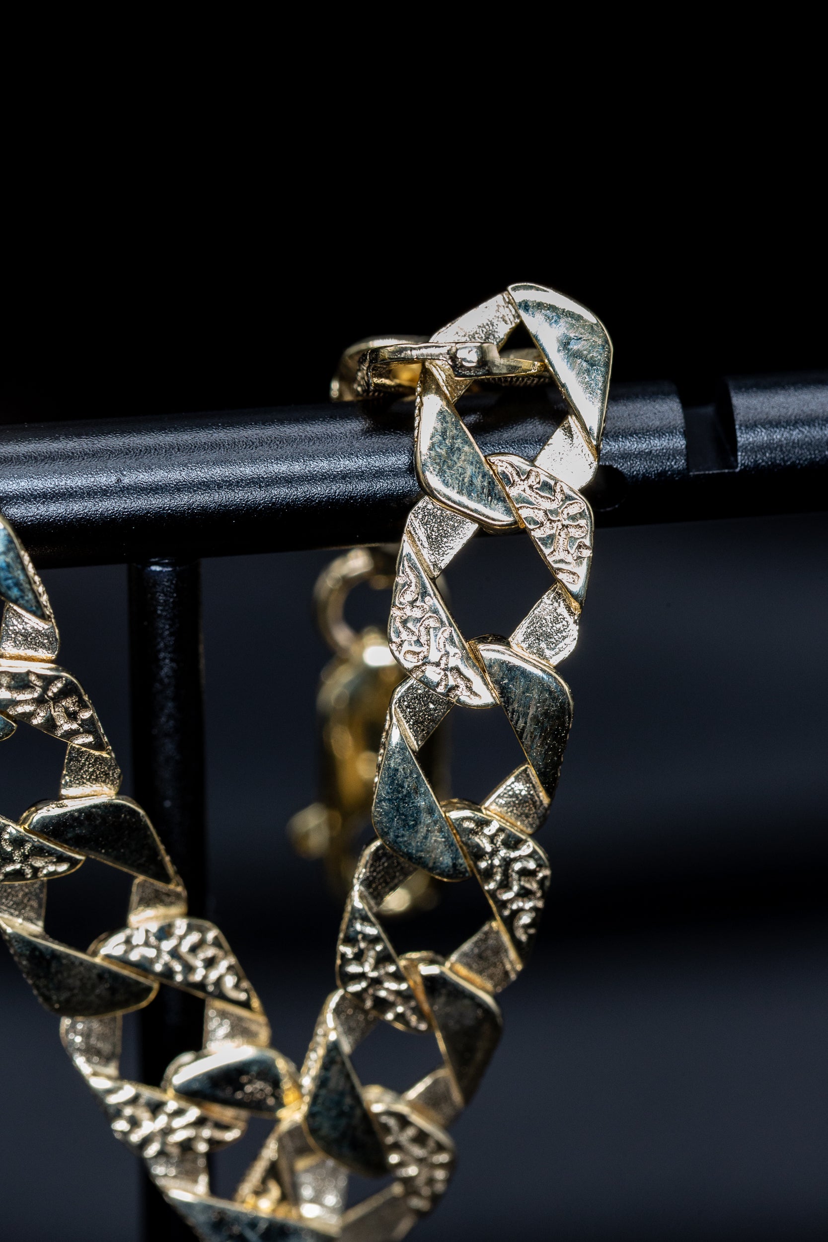 9ct Yellow Gold Kids Plain and Engraved Curb Bracelet – 5.5"