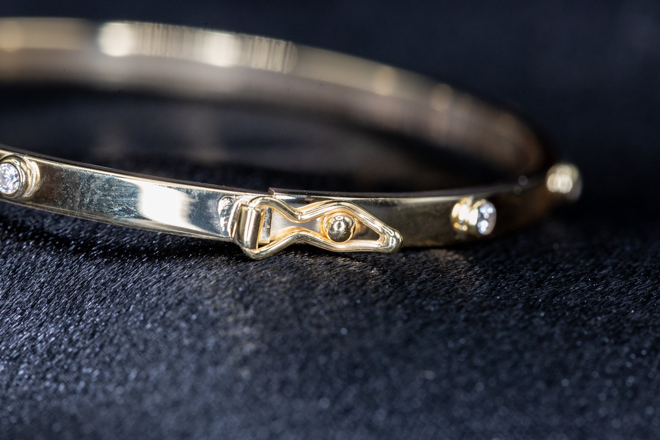 9ct Yellow Gold CZ Flexi Kids Bangle – A Timeless & Elegant Keepsake