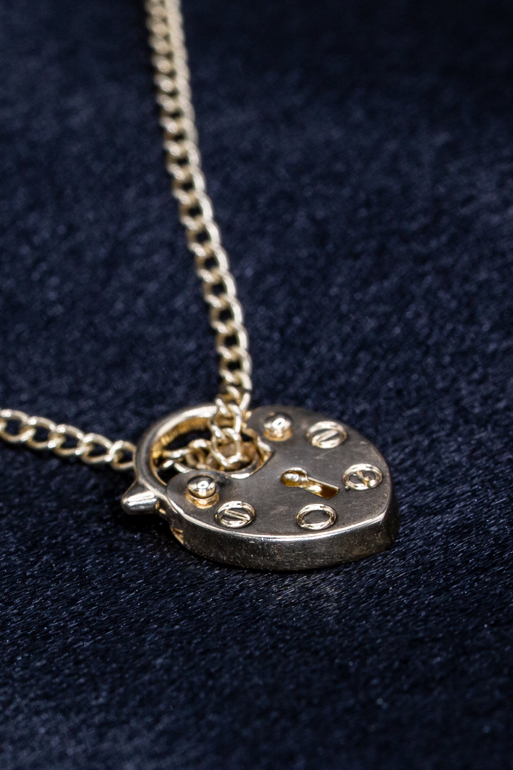 9ct Yellow Gold Ladies Curb Link Charm Bracelet – Classic & Elegant Design