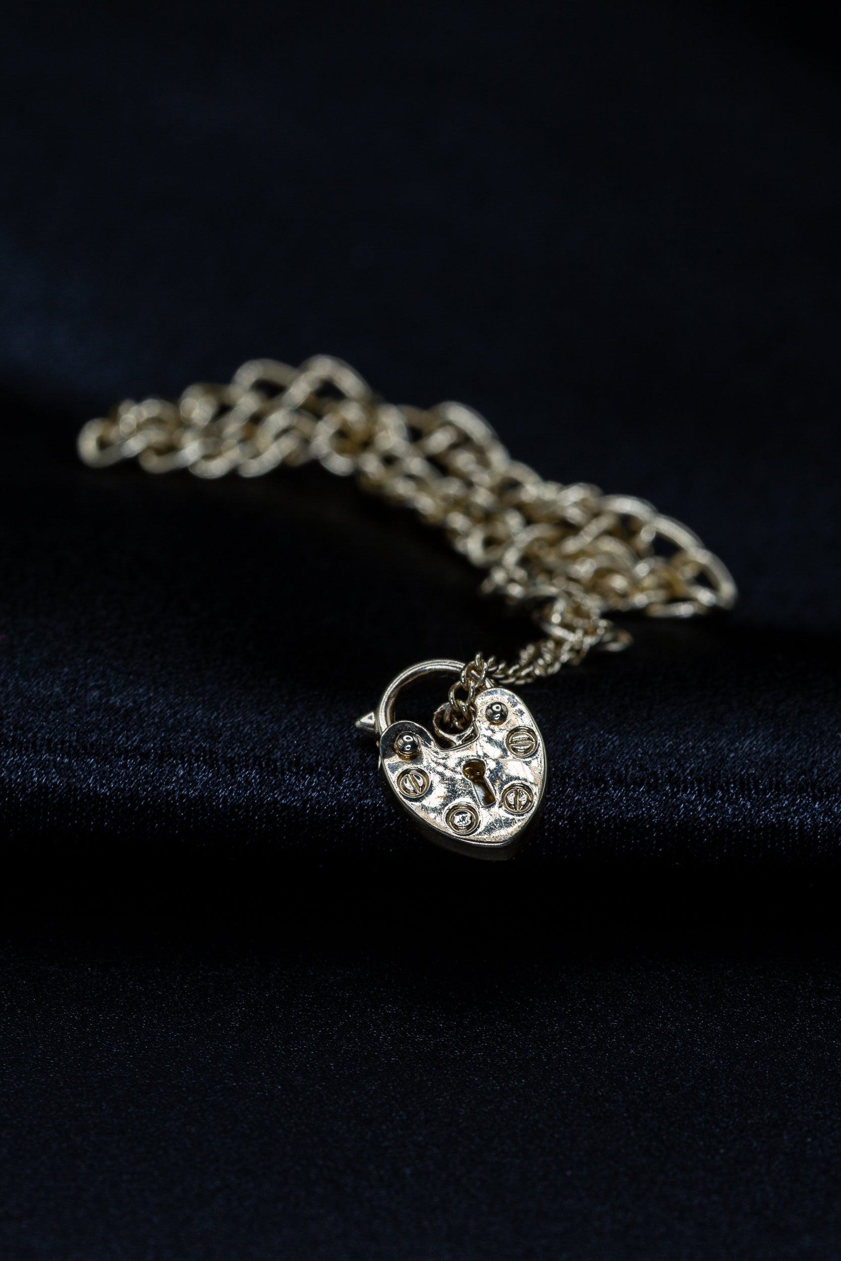 9ct Yellow Gold Ladies Curb Link Charm Bracelet – Classic & Elegant Design