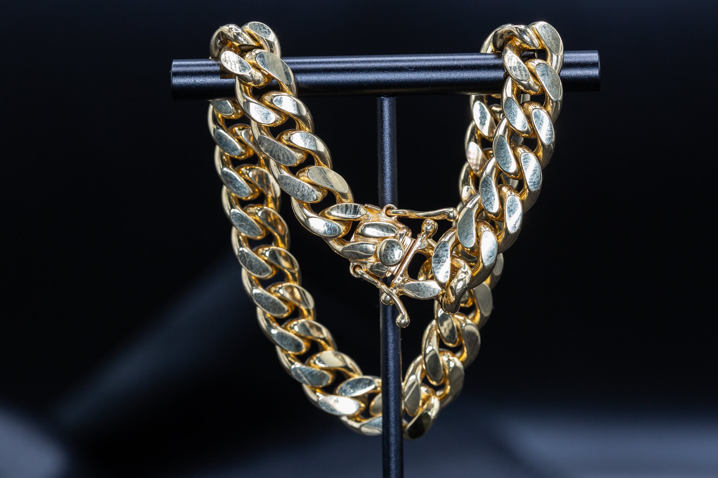 9ct Yellow Gold 8mm Cuban Bracelet – Bold & Timeless Gents’ Jewellery