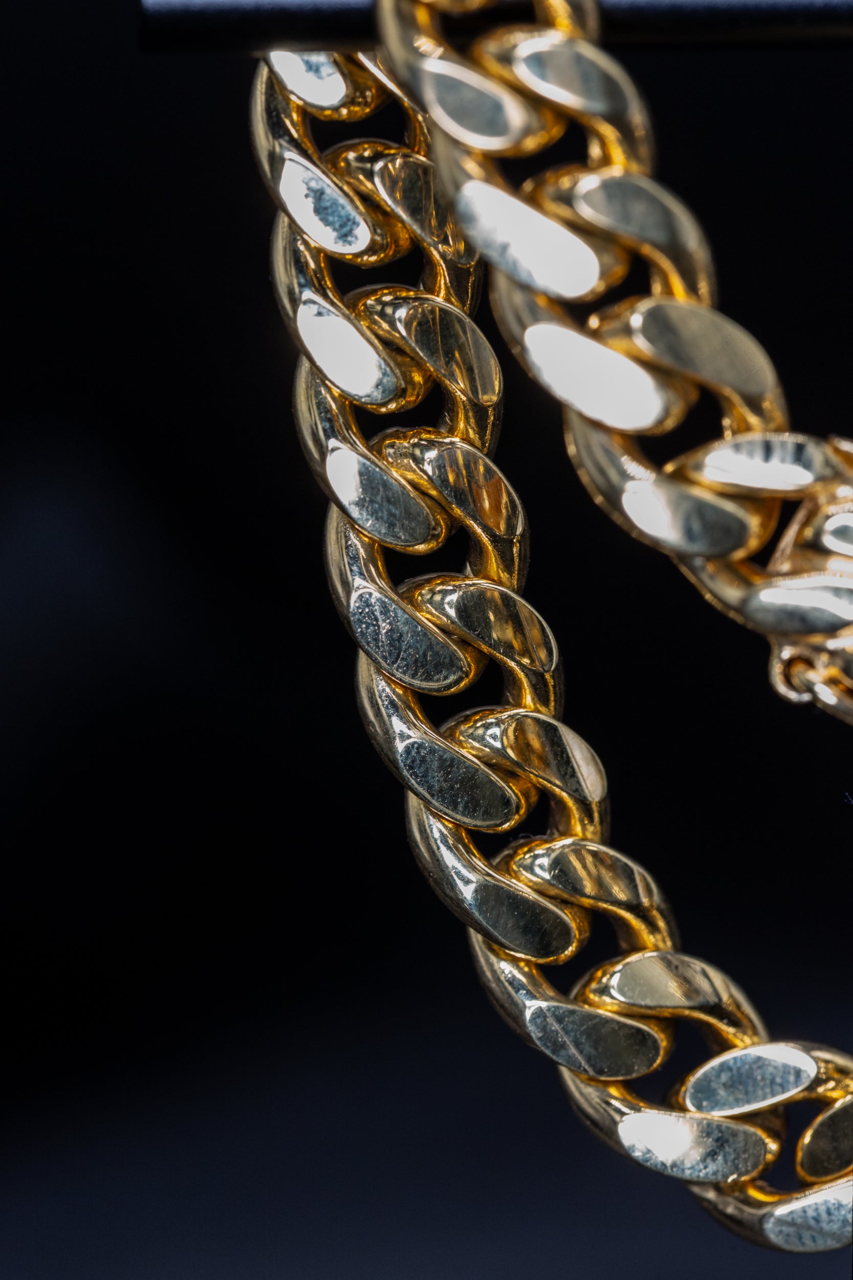 9ct Yellow Gold 8mm Cuban Bracelet – Bold & Timeless Gents’ Jewellery