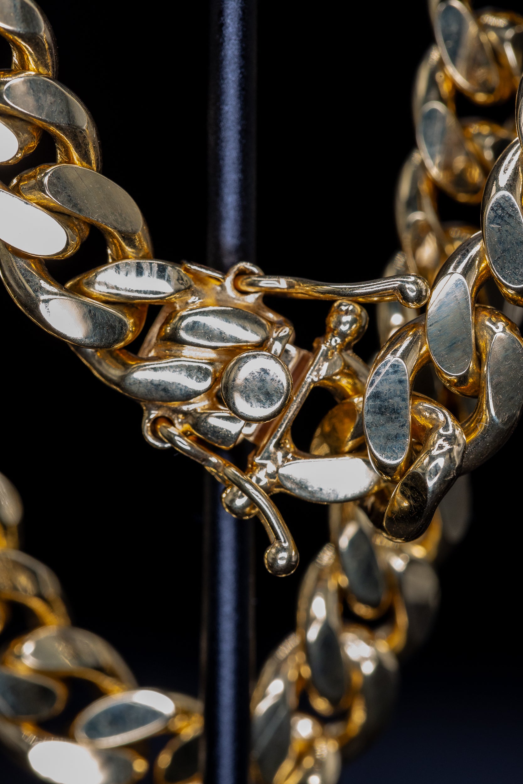 9ct Yellow Gold 8mm Cuban Bracelet – Bold & Timeless Gents’ Jewellery