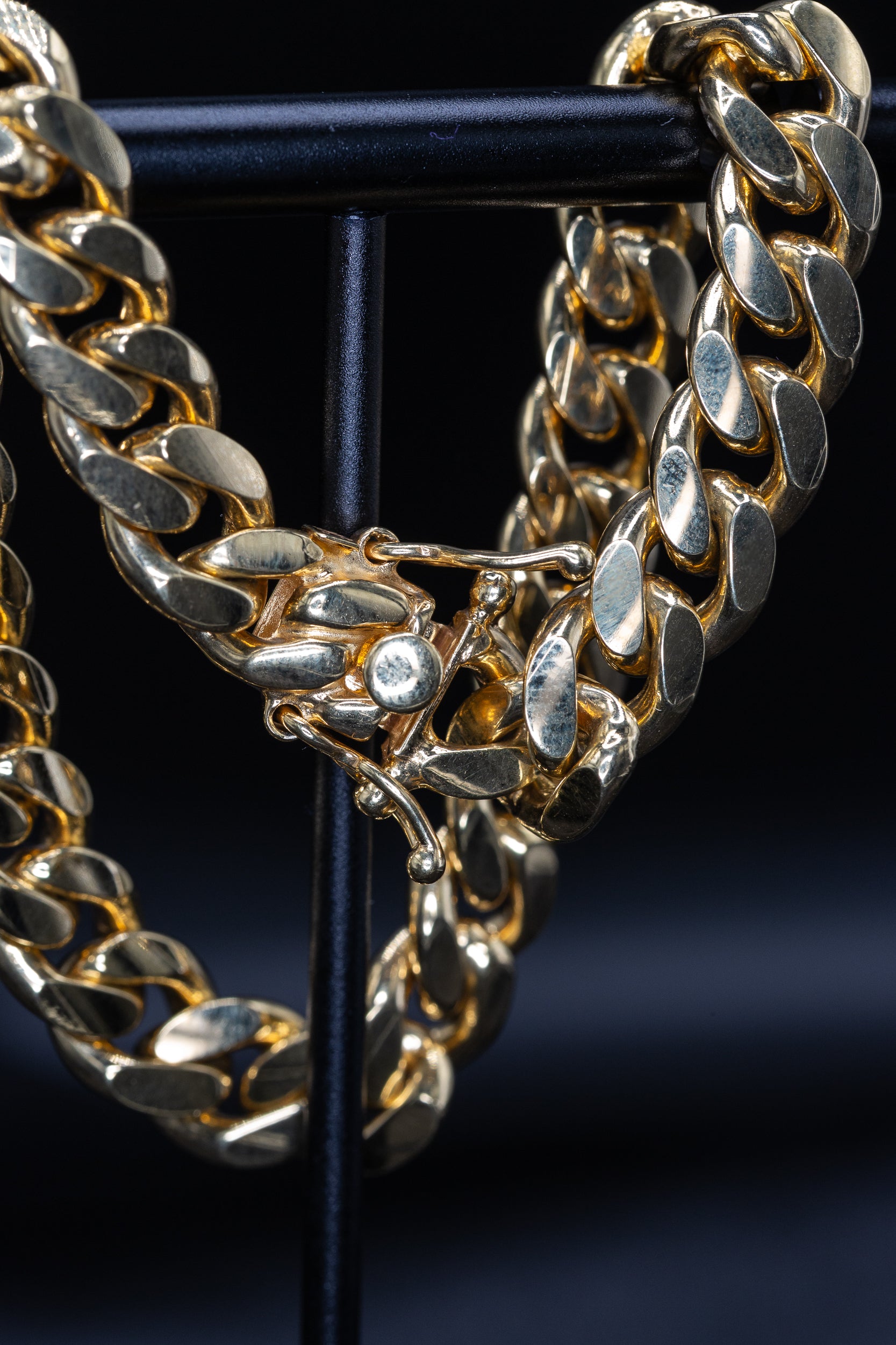 9ct Yellow Gold 8mm Cuban Bracelet – Bold & Timeless Gents’ Jewellery