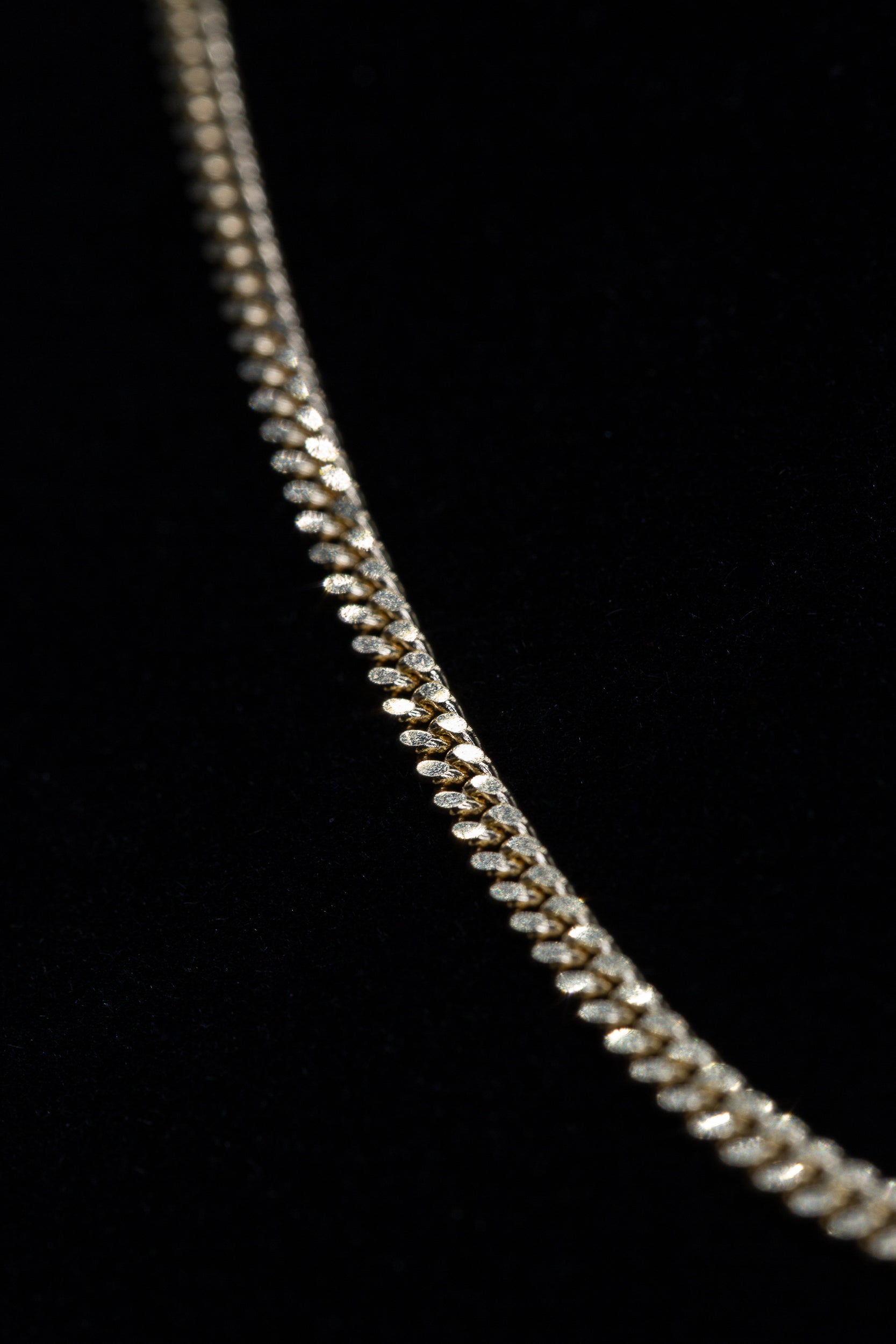 9ct Yellow Gold Traditional Classic Curb Chain – Timeless & Durable Italian Craftsmanship