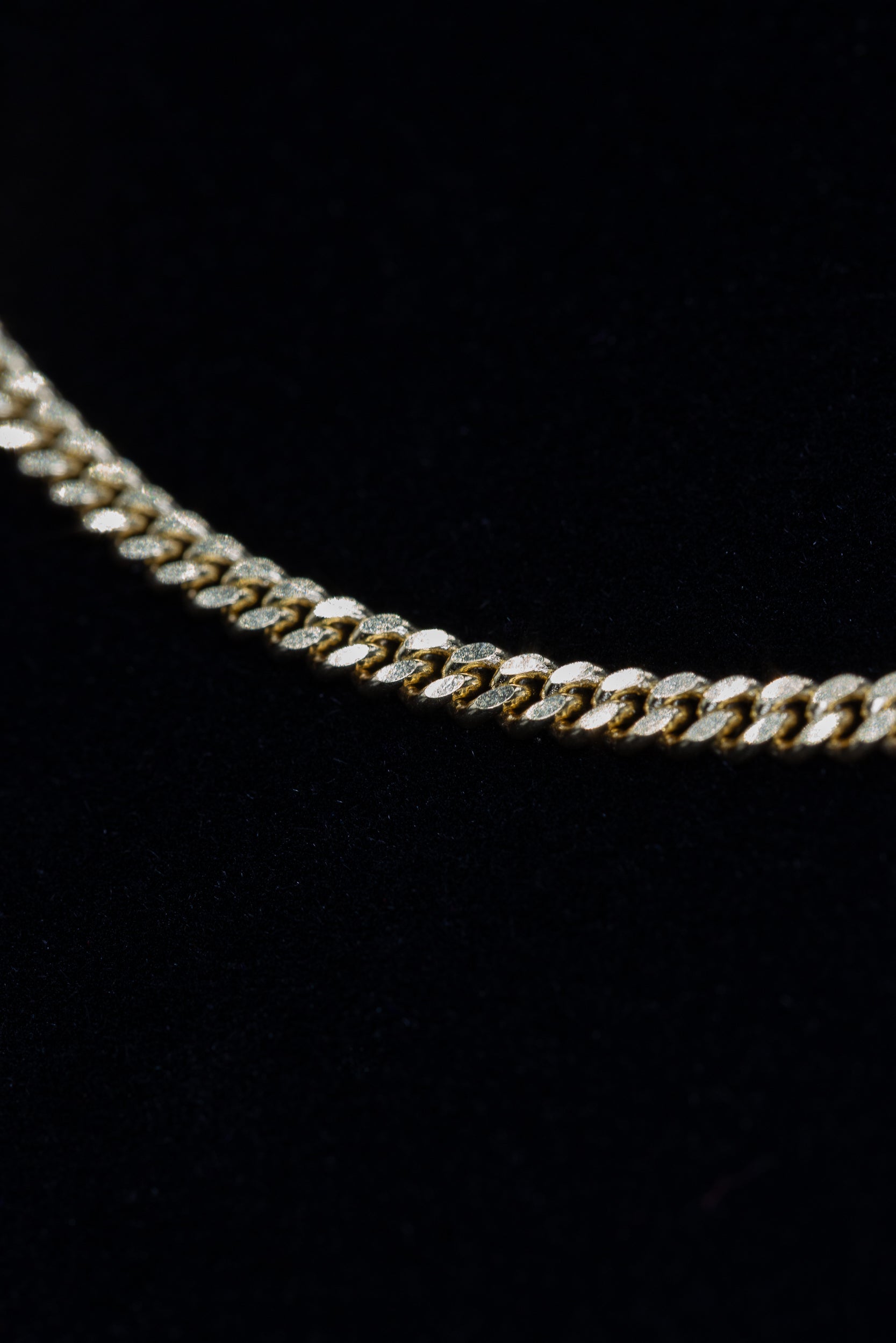 9ct Yellow Gold Traditional Classic Curb Chain – Timeless & Durable Italian Craftsmanship