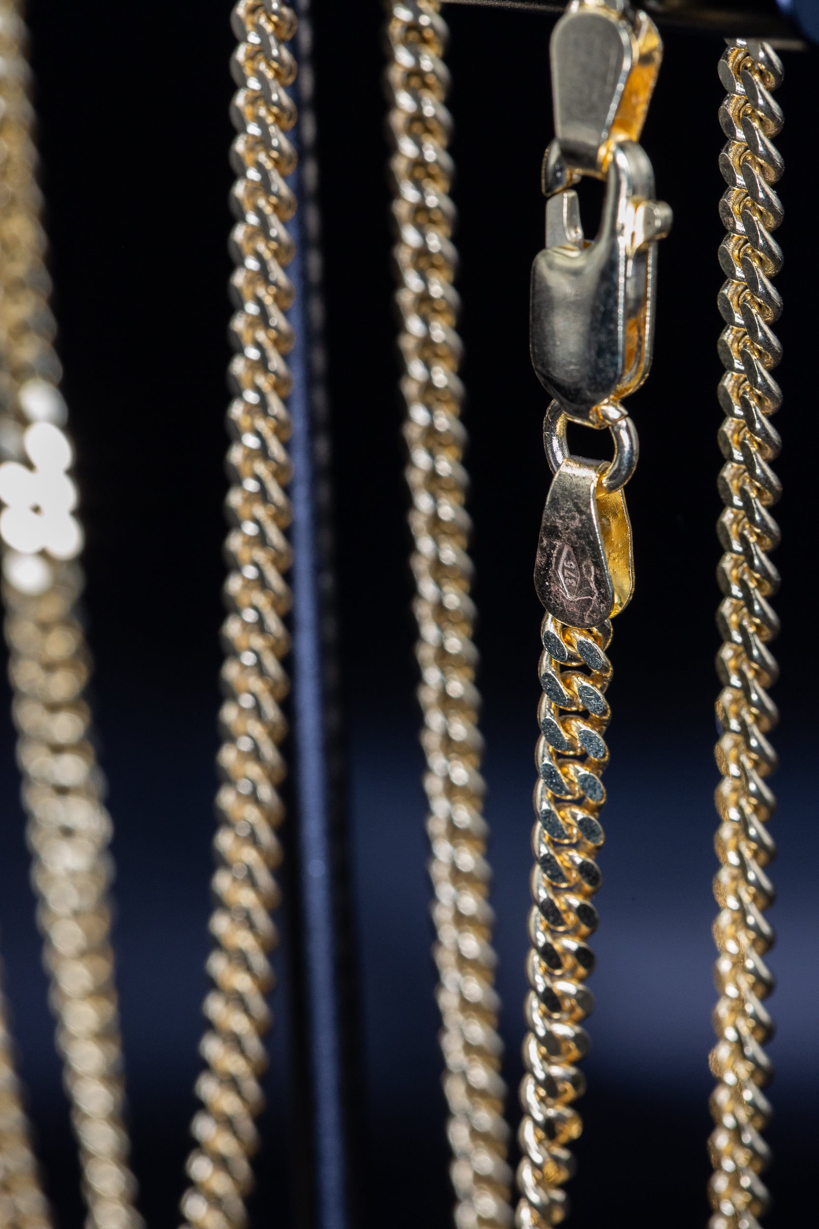 9ct Yellow Gold Traditional Classic Curb Chain – Timeless & Durable Italian Craftsmanship