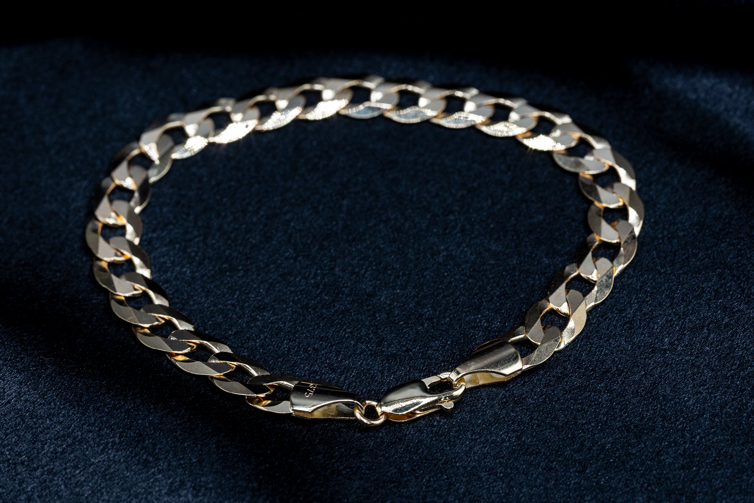 9ct Yellow Gold Super Flat Curb Chain – Bold, Sleek & Stylish