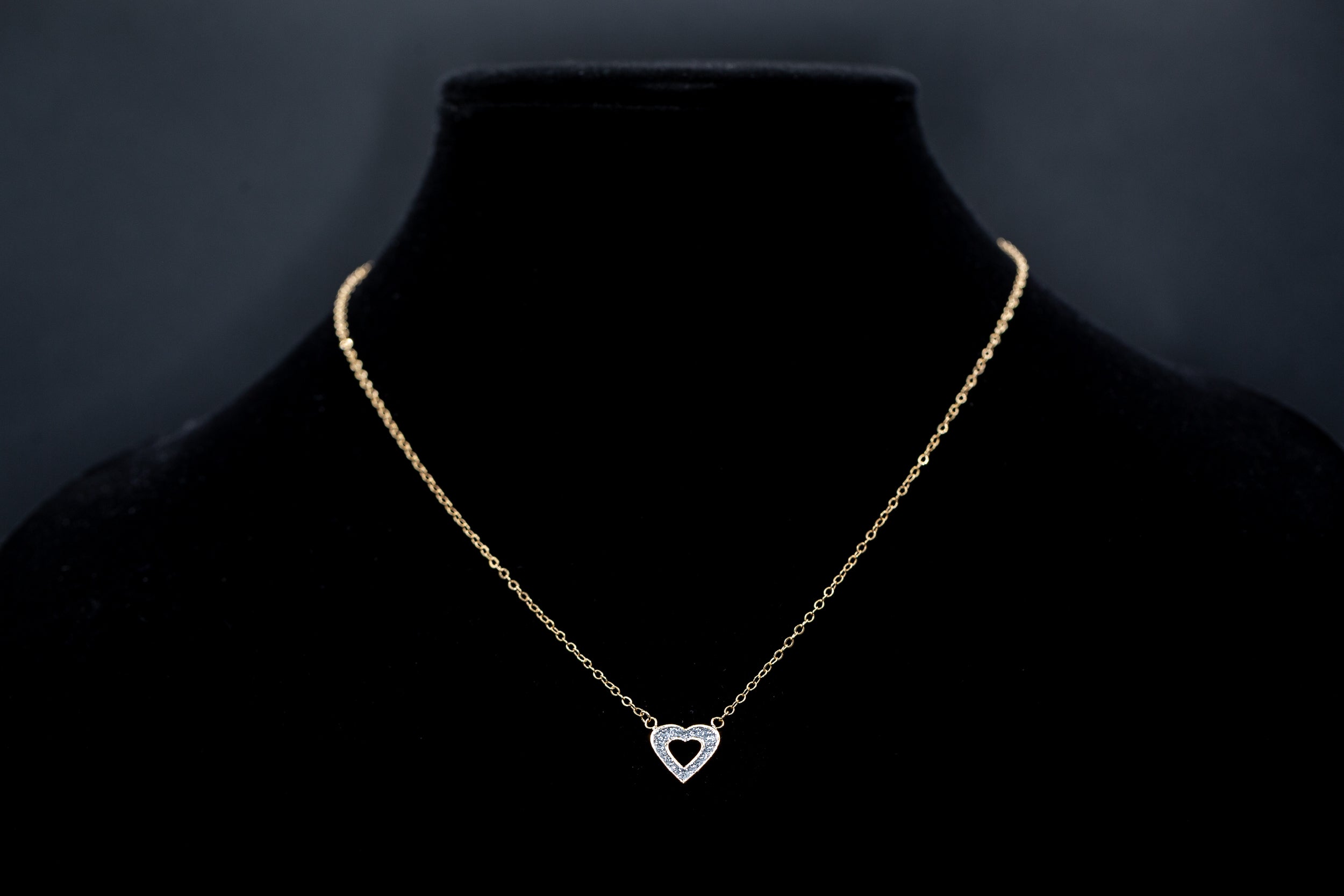 9ct Yellow Gold Crystal Heart Pendant Necklace – Elegant & Timeless Jewellery