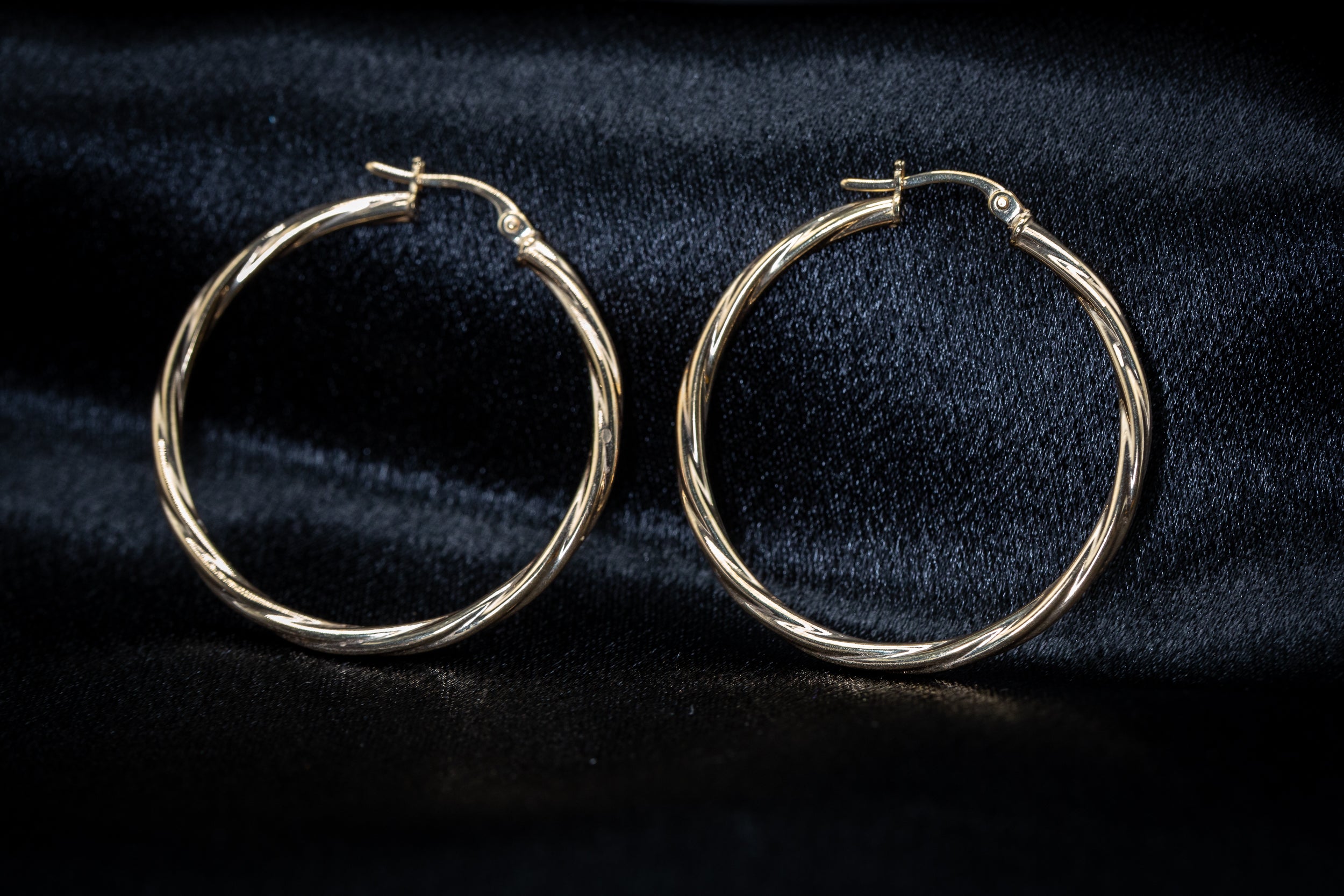 9ct Yellow Gold Twist Hoop Earrings – Classic & Elegant Design