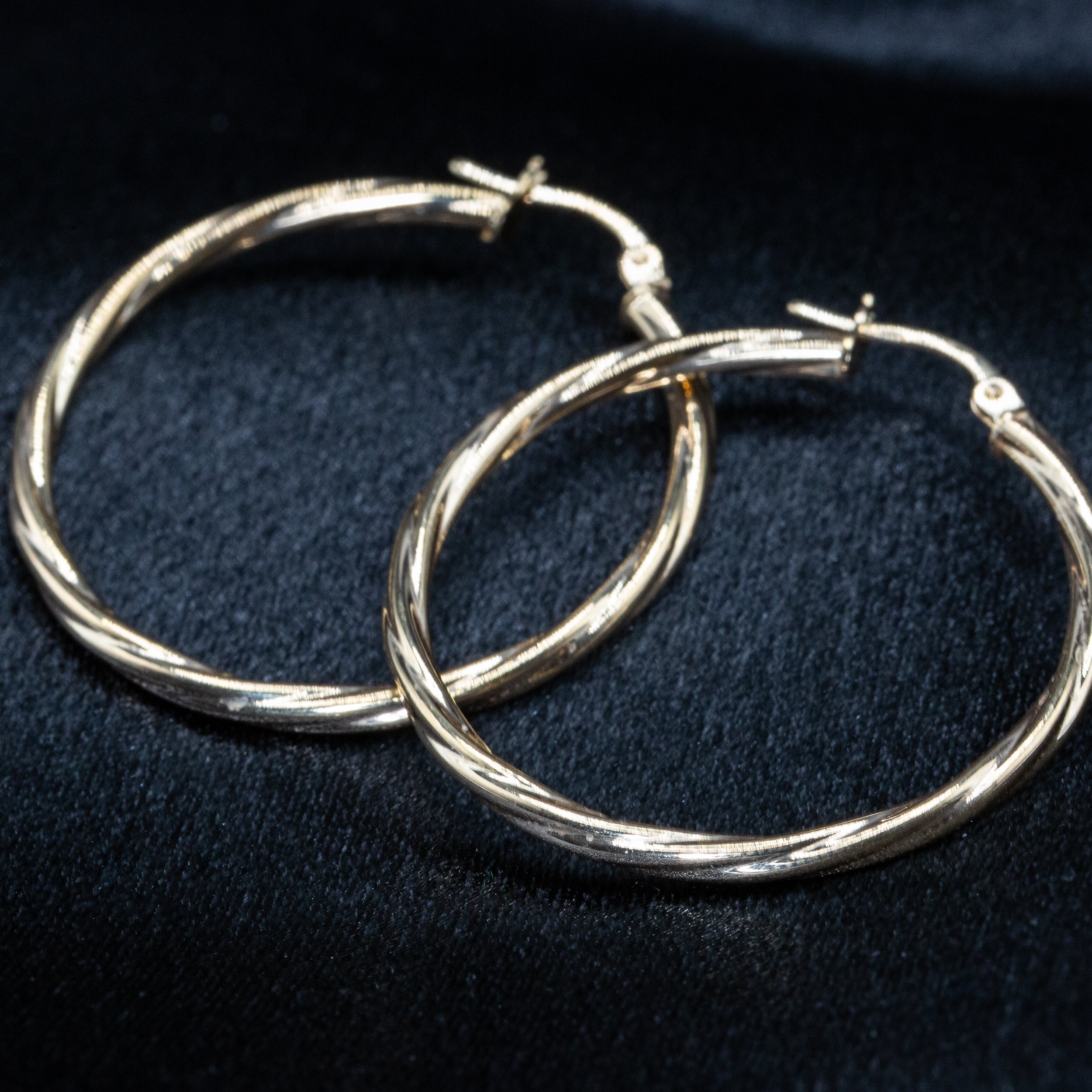 9ct Yellow Gold Twist Hoop Earrings – Classic & Elegant Design