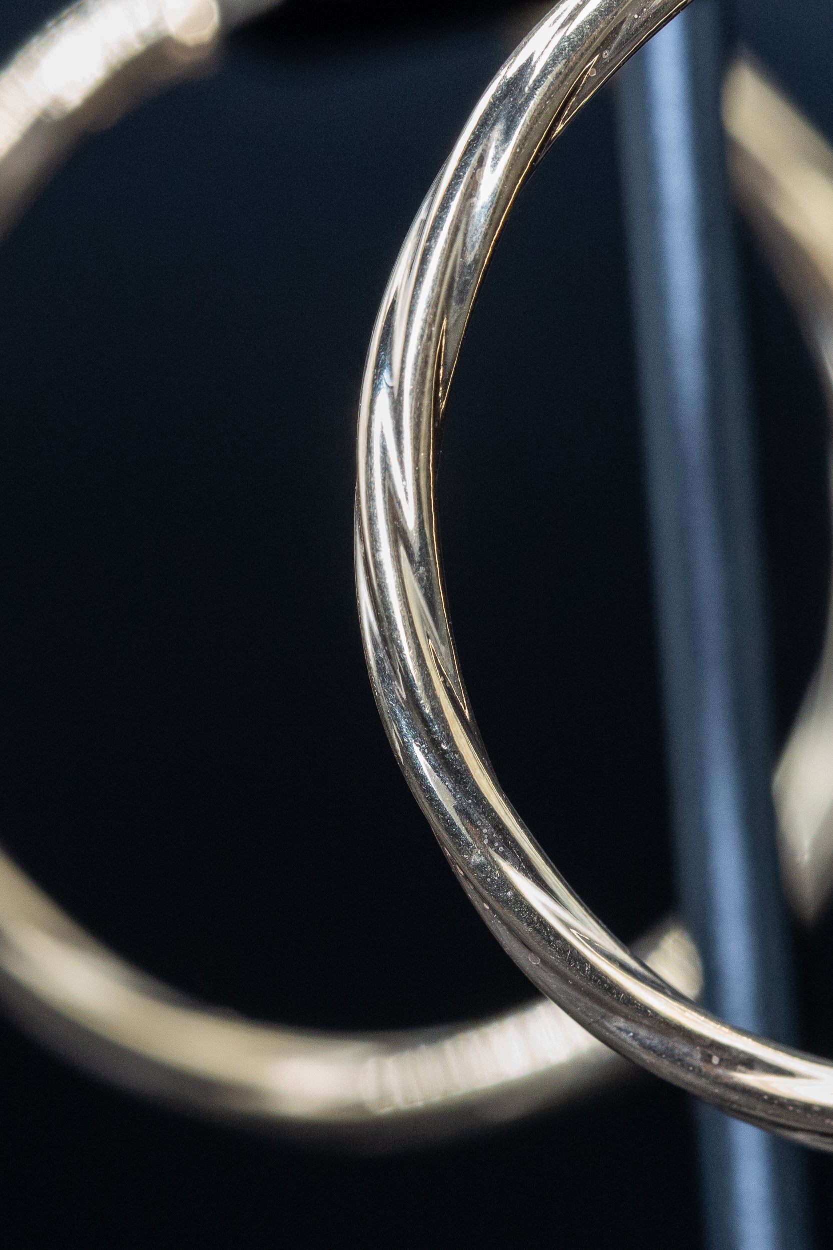 9ct Yellow Gold Twist Hoop Earrings – Classic & Elegant Design