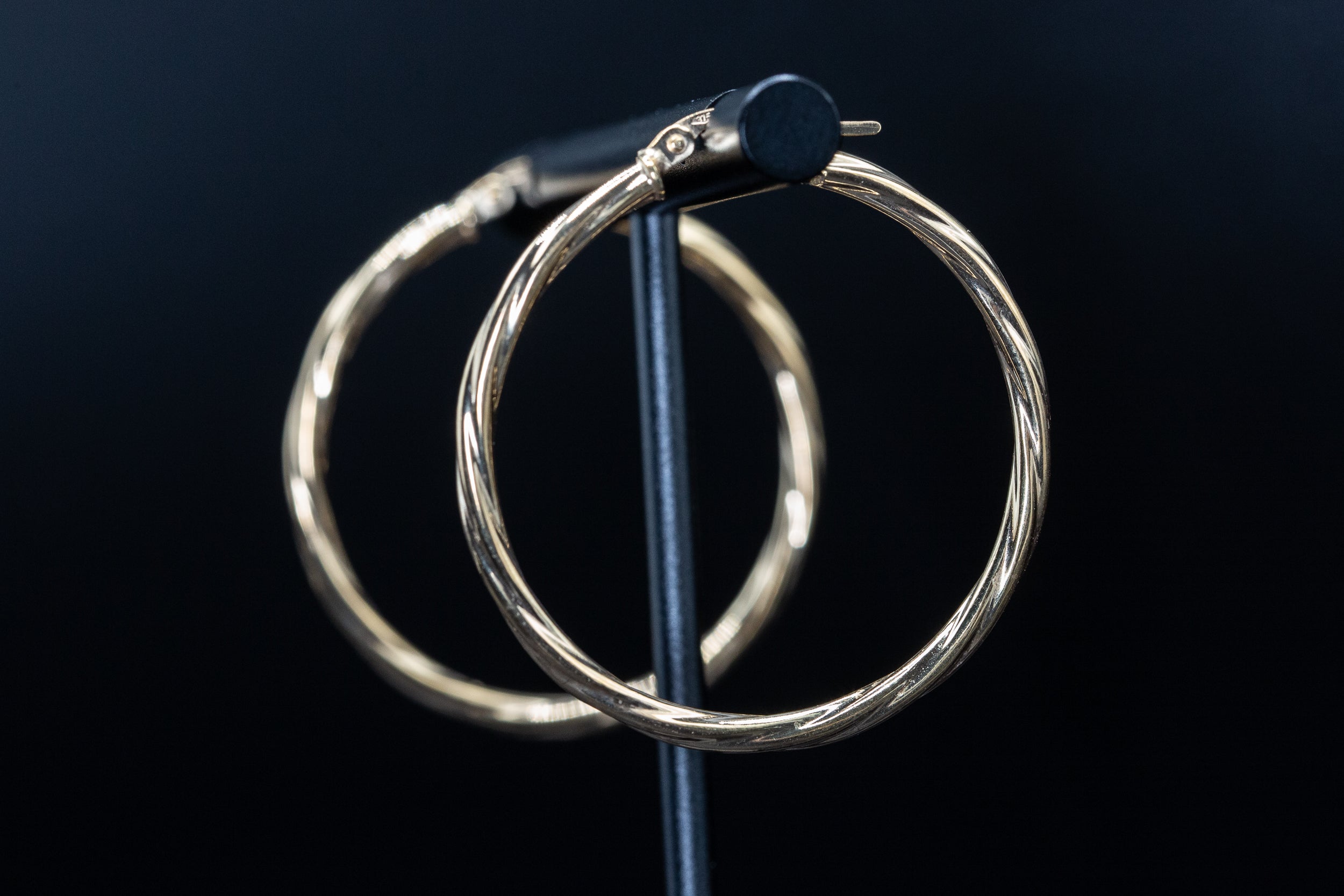 9ct Yellow Gold Twist Hoop Earrings – Classic & Elegant Design