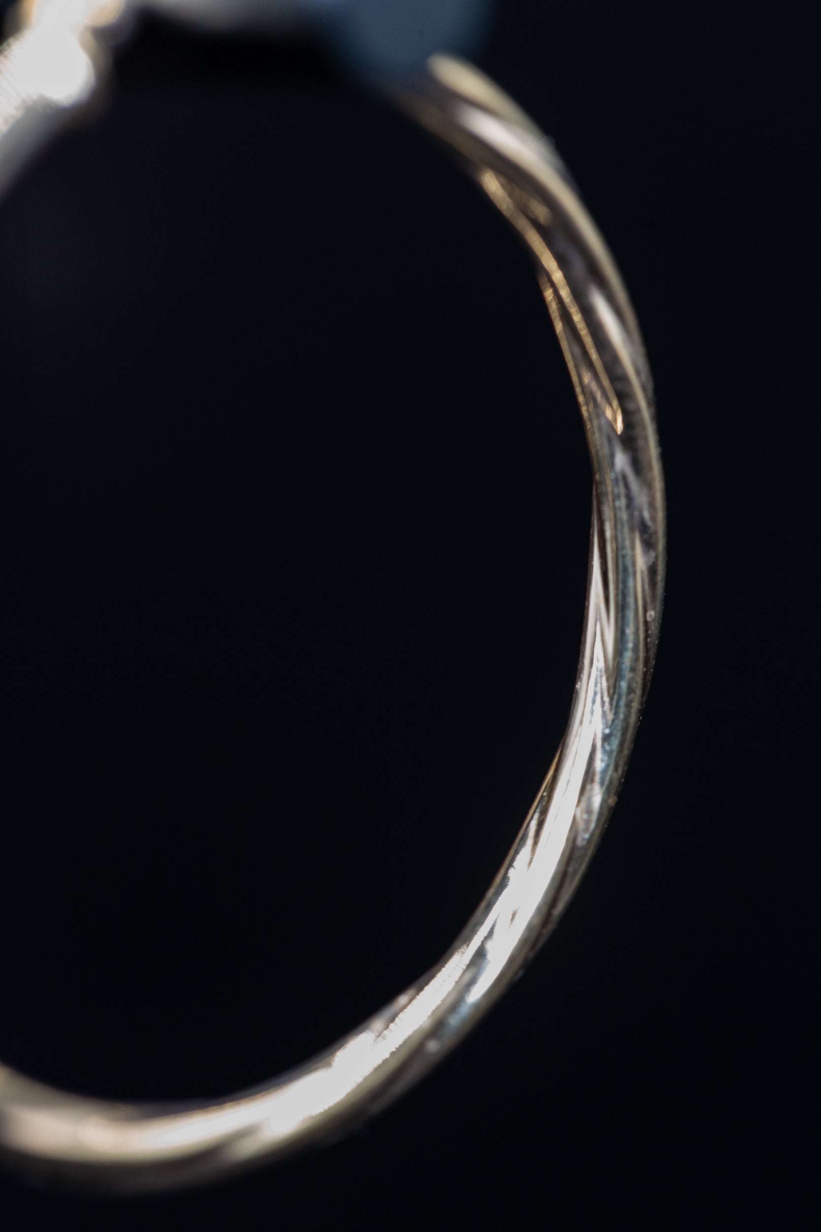 9ct Yellow Gold Twist Hoop Earrings – Classic & Elegant Design