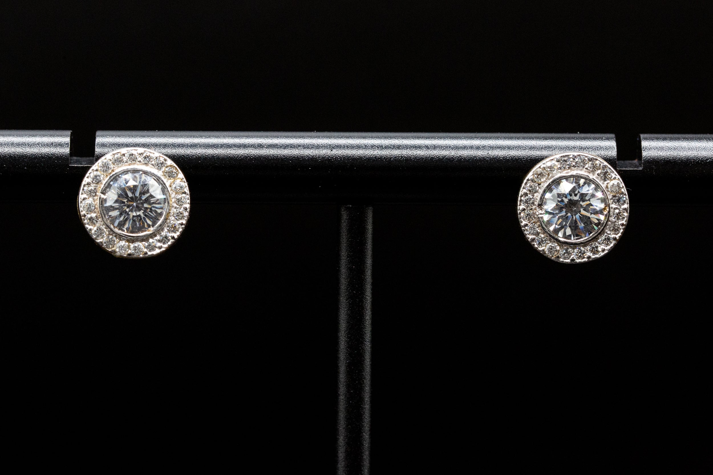 9ct Yellow Gold Cubic Zirconia Stud Earrings – Elegant & Timeless Sparkle