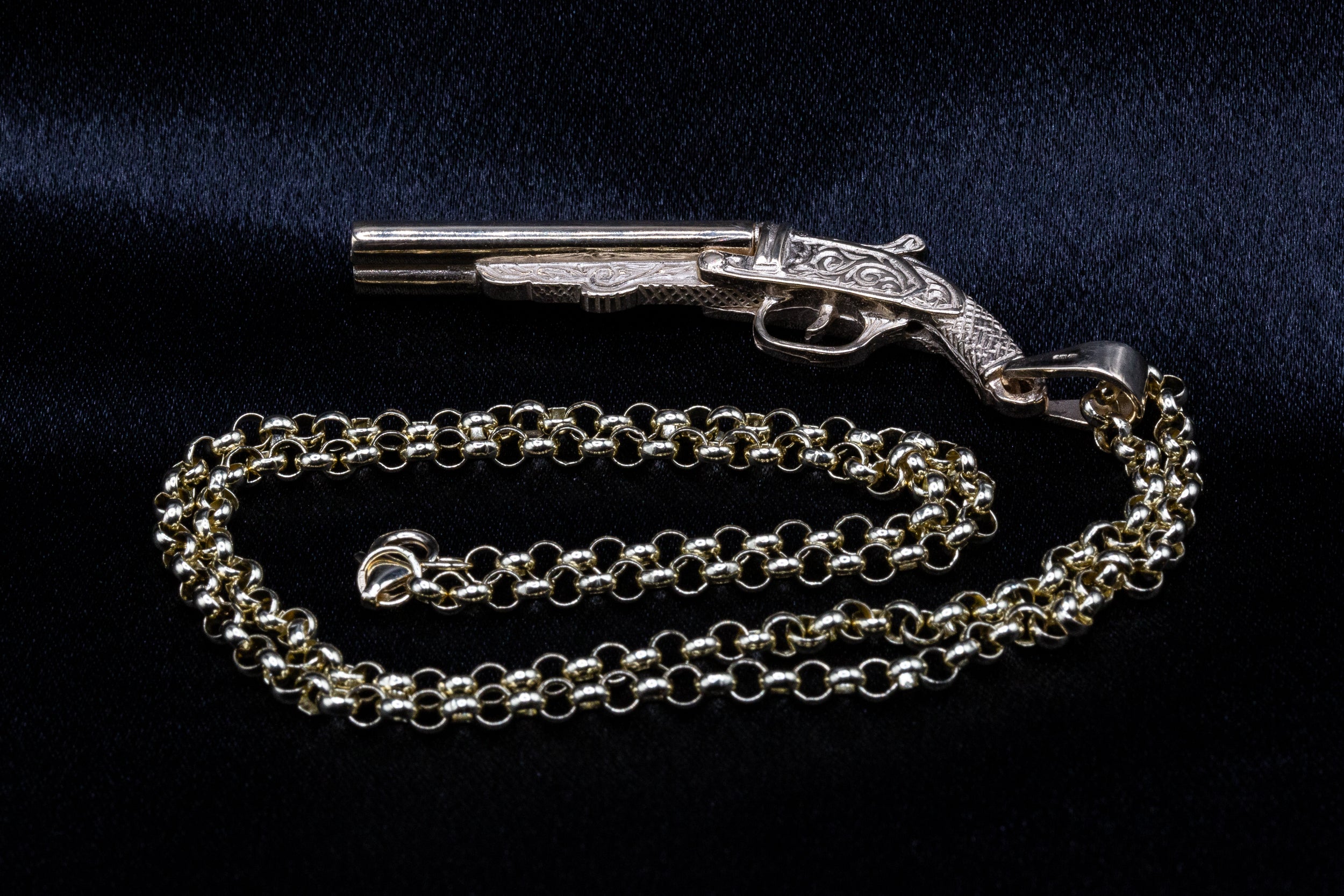 9ct Yellow Gold Shotgun & Bullets Pendant with 9ct Gold Close Link Belcher Chain – Bold & Unique Design