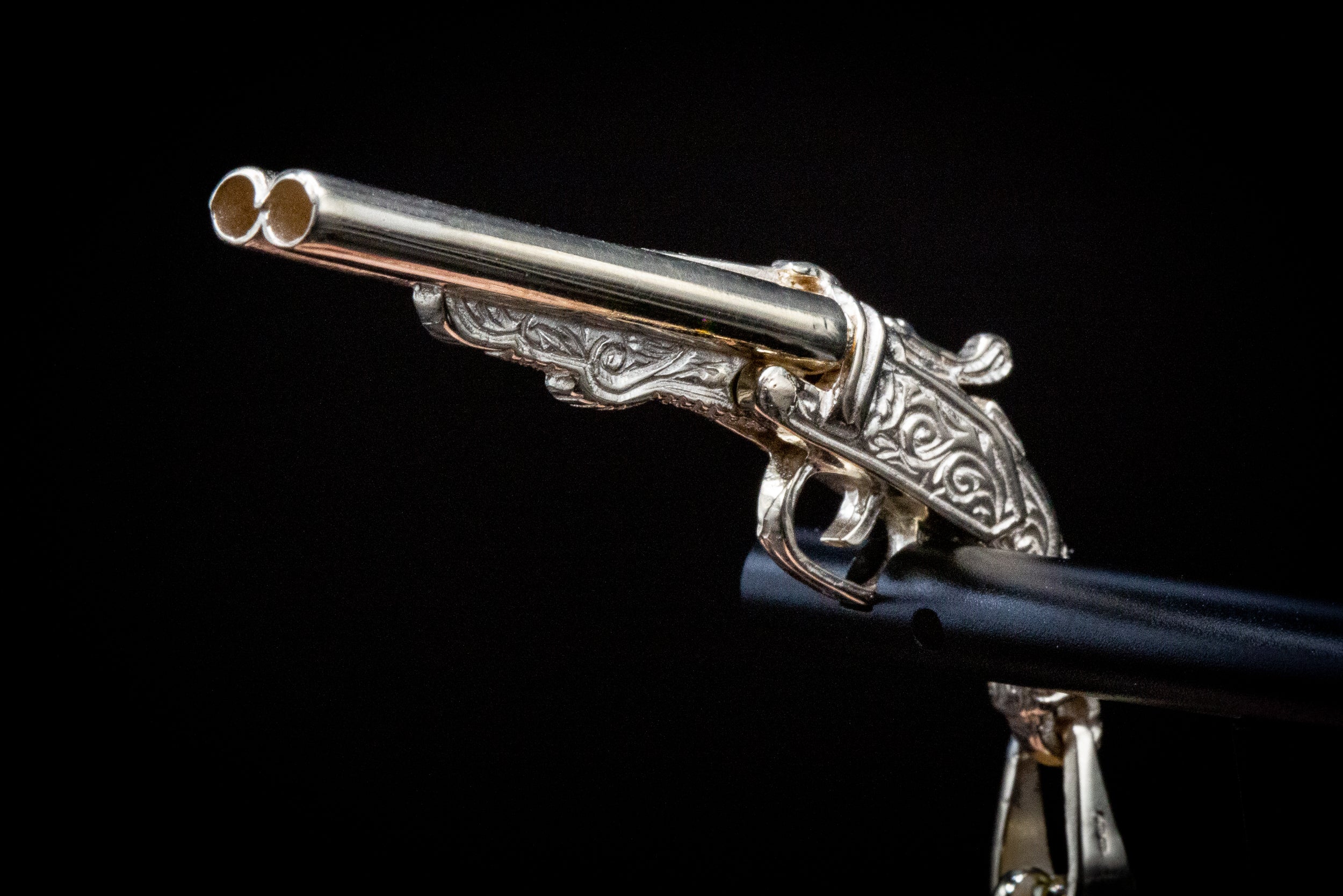 9ct Yellow Gold Shotgun & Bullets Pendant with 9ct Gold Close Link Belcher Chain – Bold & Unique Design