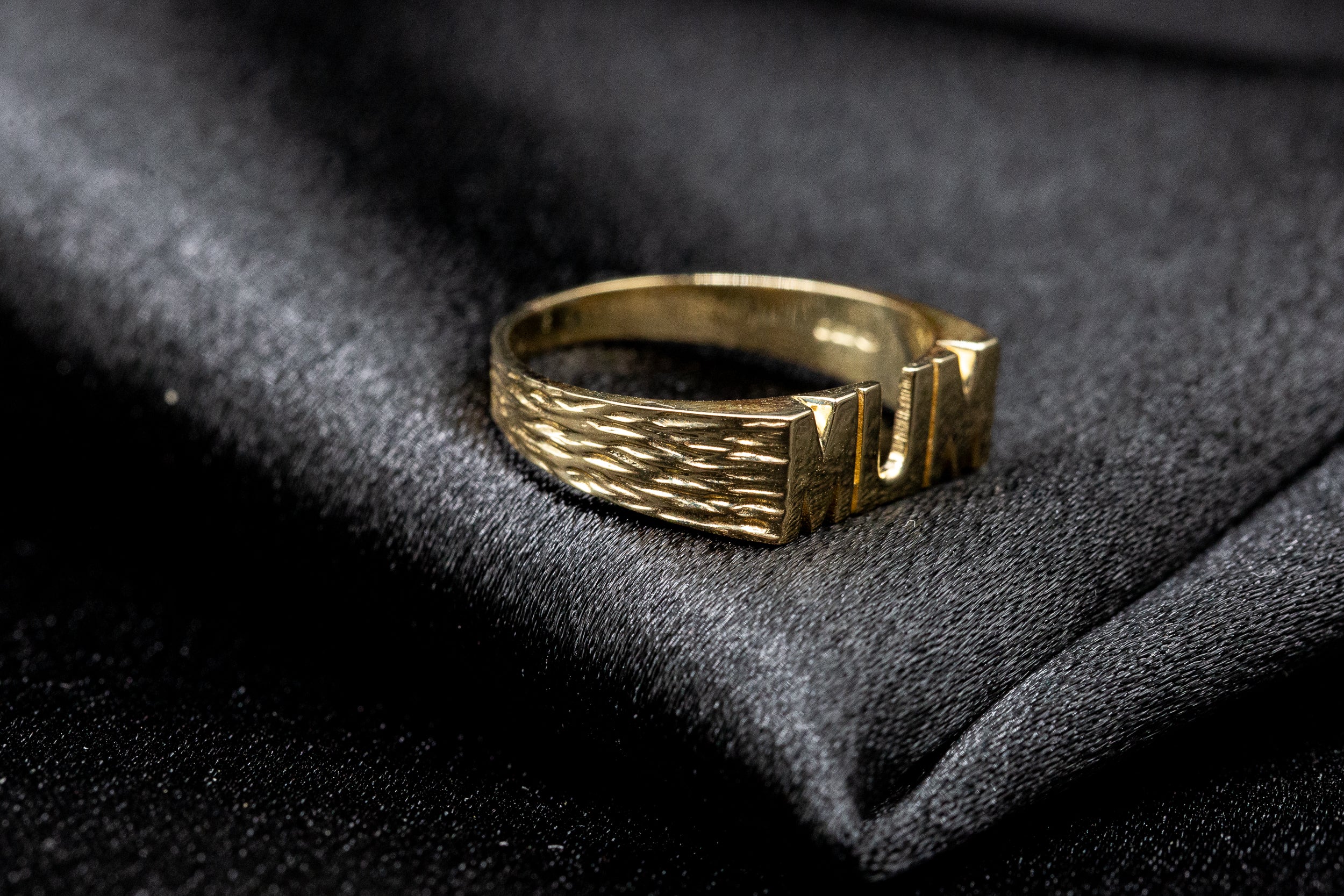 9ct Yellow Gold Plain Mum Ring – A Timeless Tribute to Motherhood