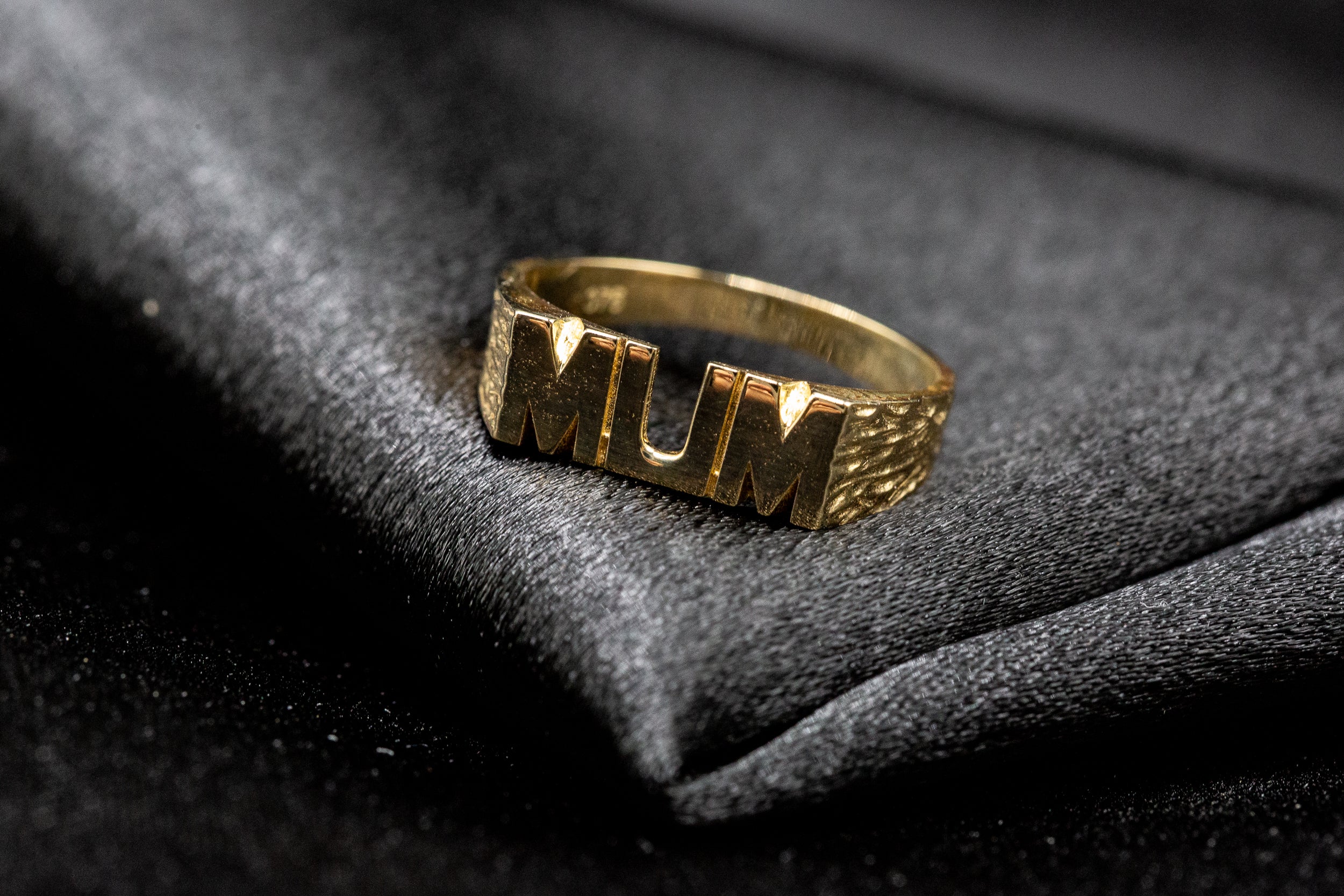 9ct Yellow Gold Plain Mum Ring – A Timeless Tribute to Motherhood