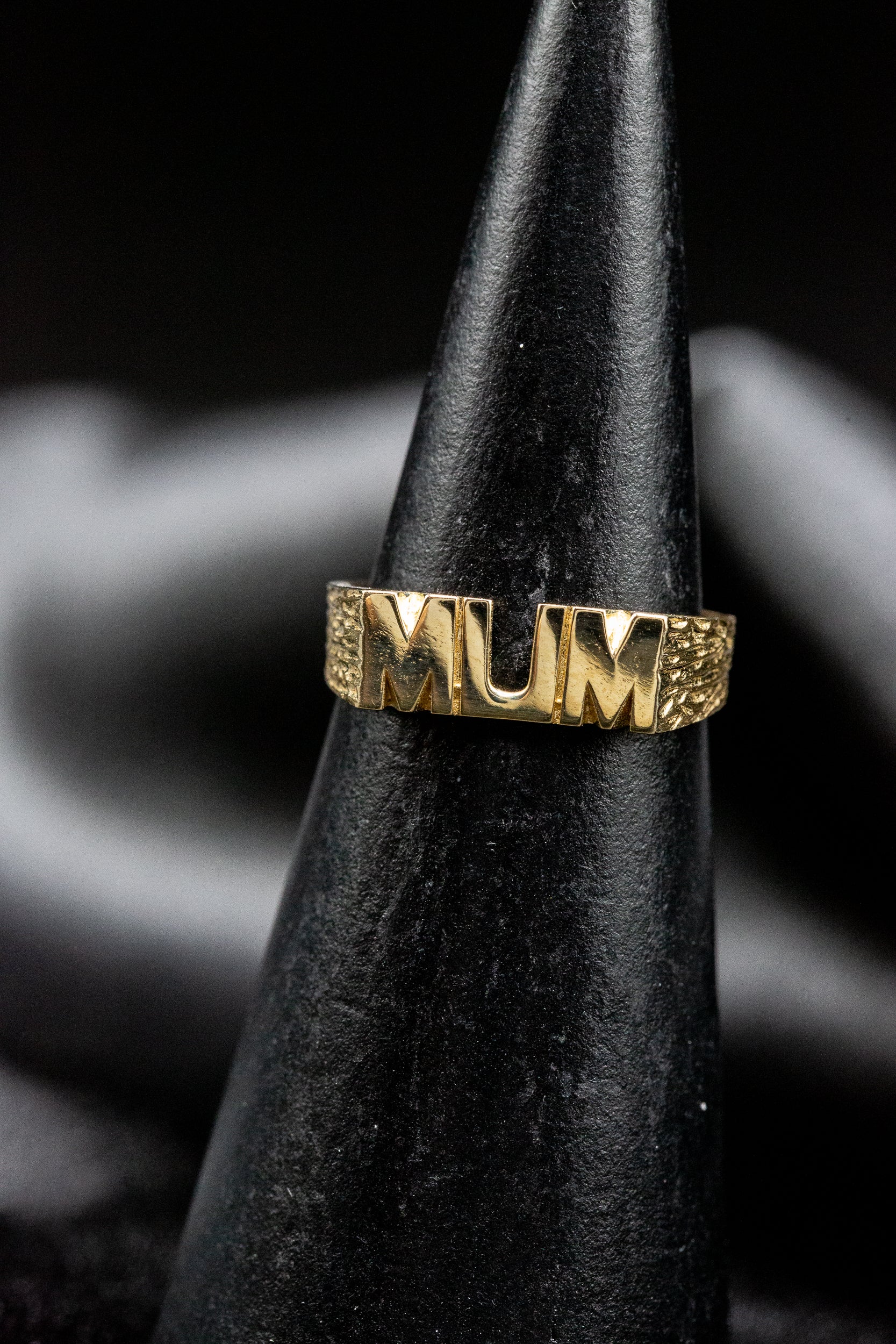9ct Yellow Gold Plain Mum Ring – A Timeless Tribute to Motherhood
