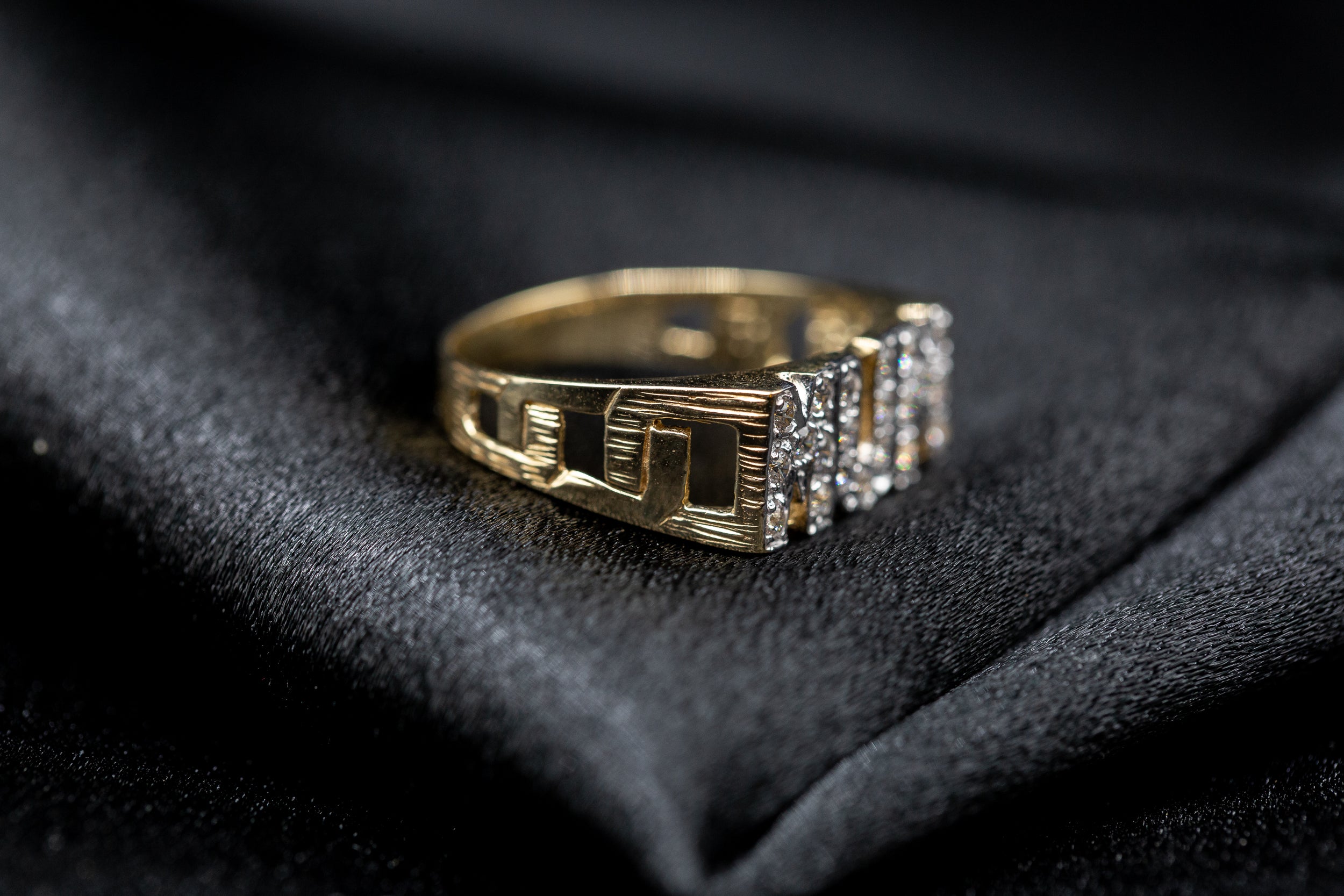 9ct Yellow Gold CZ Mum Ring – A Sparkling Tribute to Motherhood Sizes: Q & S