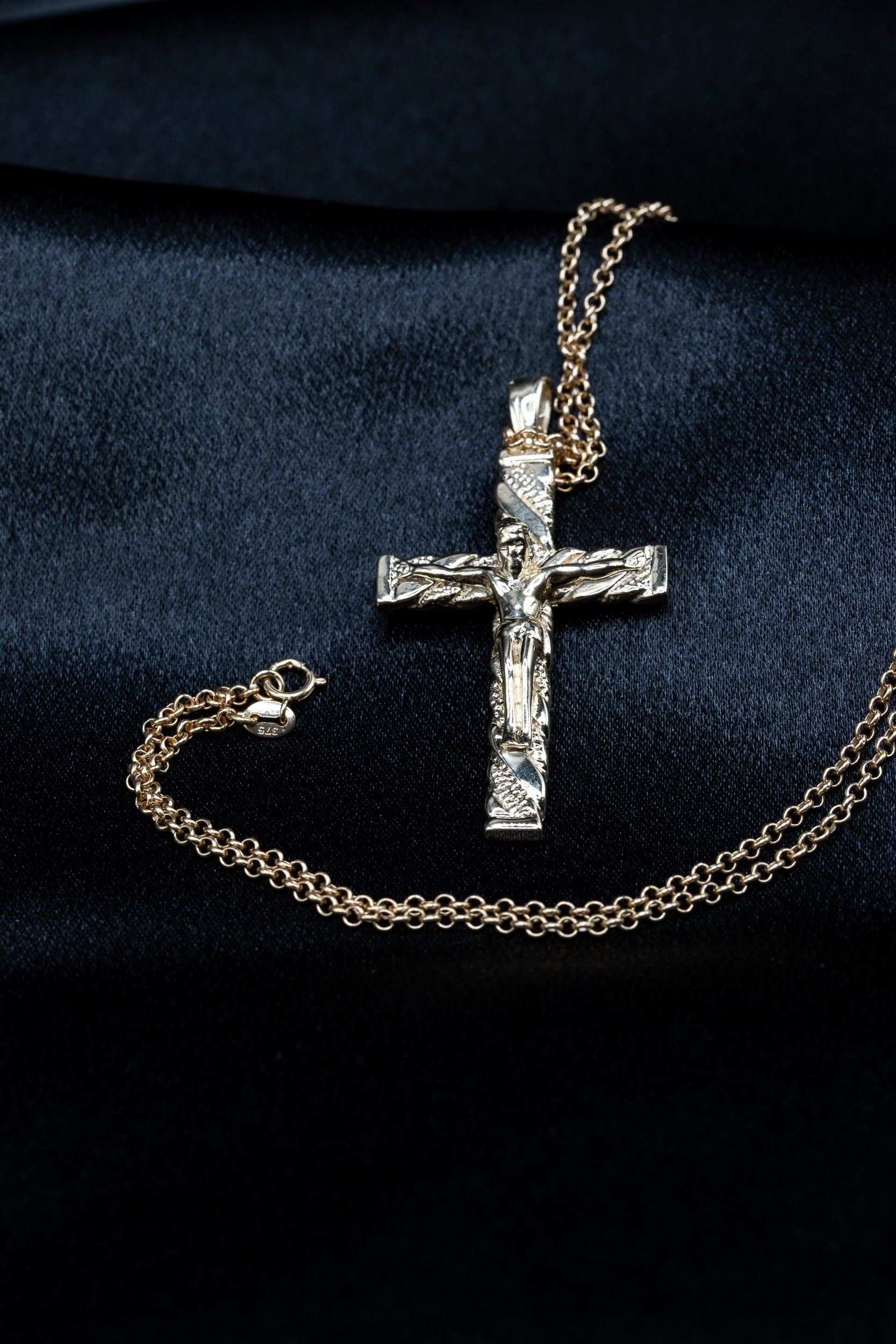9ct Yellow Gold Engraved Crucifix Cross Pendant & 9ct Gold Round Belcher Chain (24 Inch)