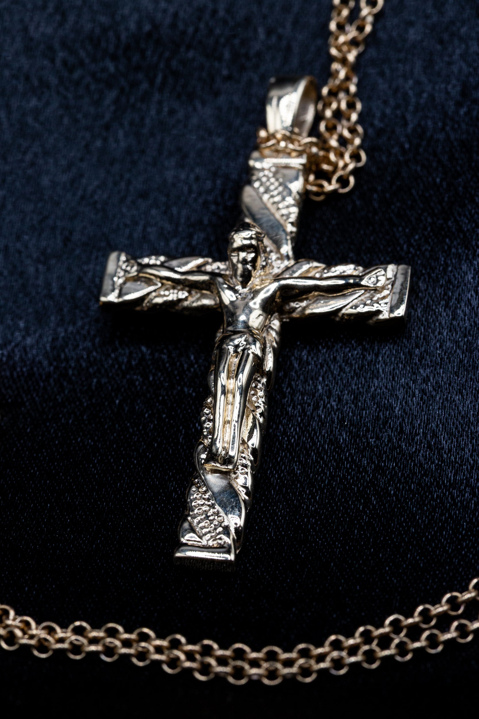 9ct Yellow Gold Engraved Crucifix Cross Pendant & 9ct Gold Round Belcher Chain (24 Inch)