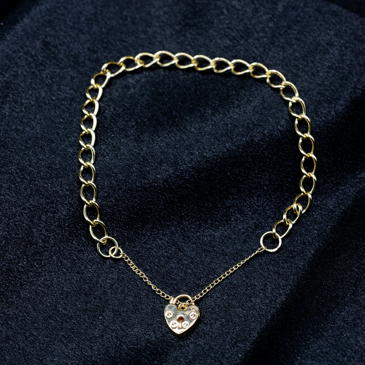 9ct Yellow Gold Ladies Curb Link Heart Lock Bracelet 7.5 Inch