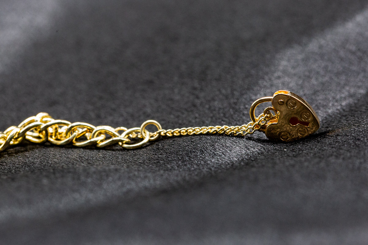 9ct Yellow Gold Ladies Curb Link Heart Lock Bracelet 7.5 Inch