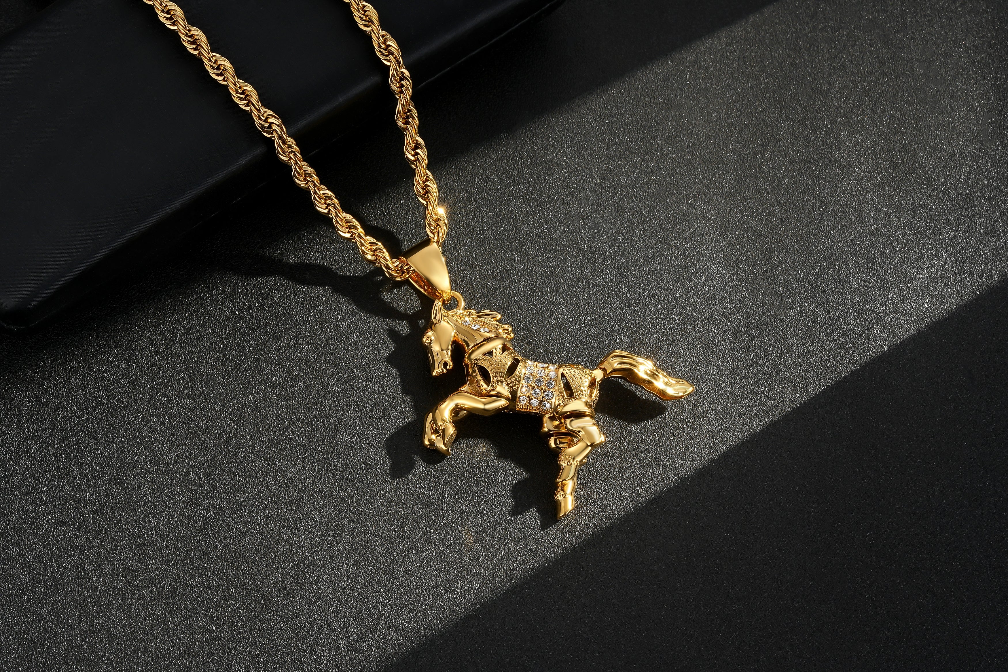 5mm Gold Moveable Horse Pendant with 24-Inch Premium Rope Chain – 74g