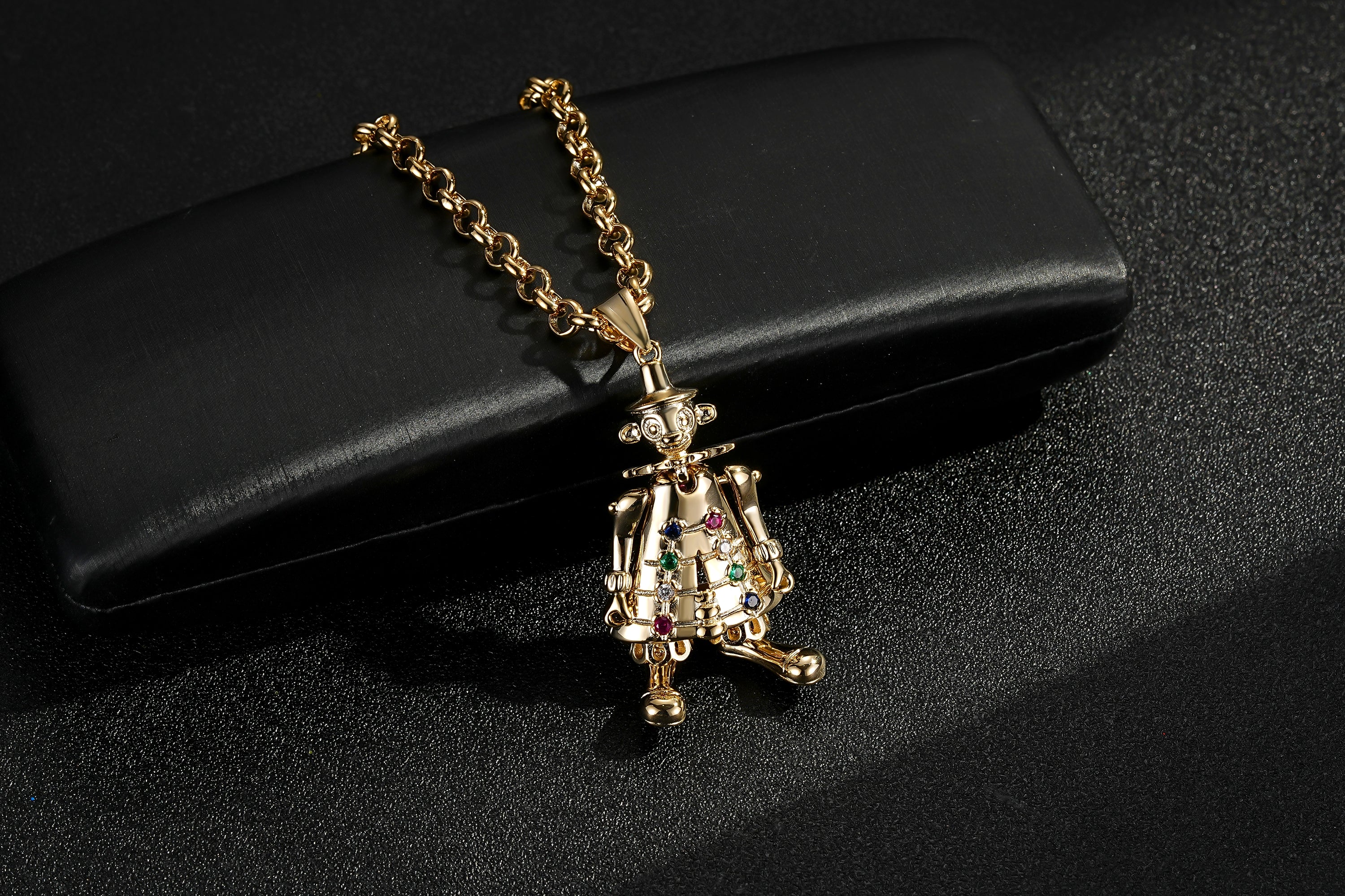 Gold Large Clown Pendant 22 Inch 4mm Belcher Chain