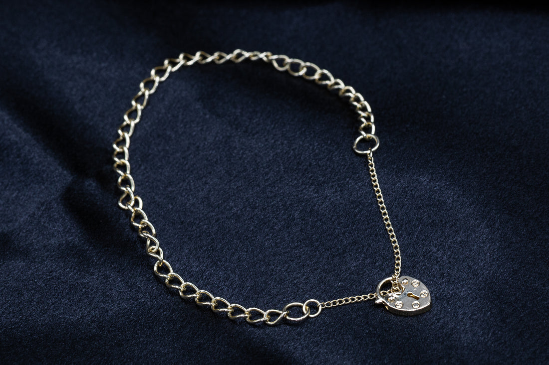 9ct Yellow Gold Ladies Curb Link Charm Bracelet – Classic & Elegant Design