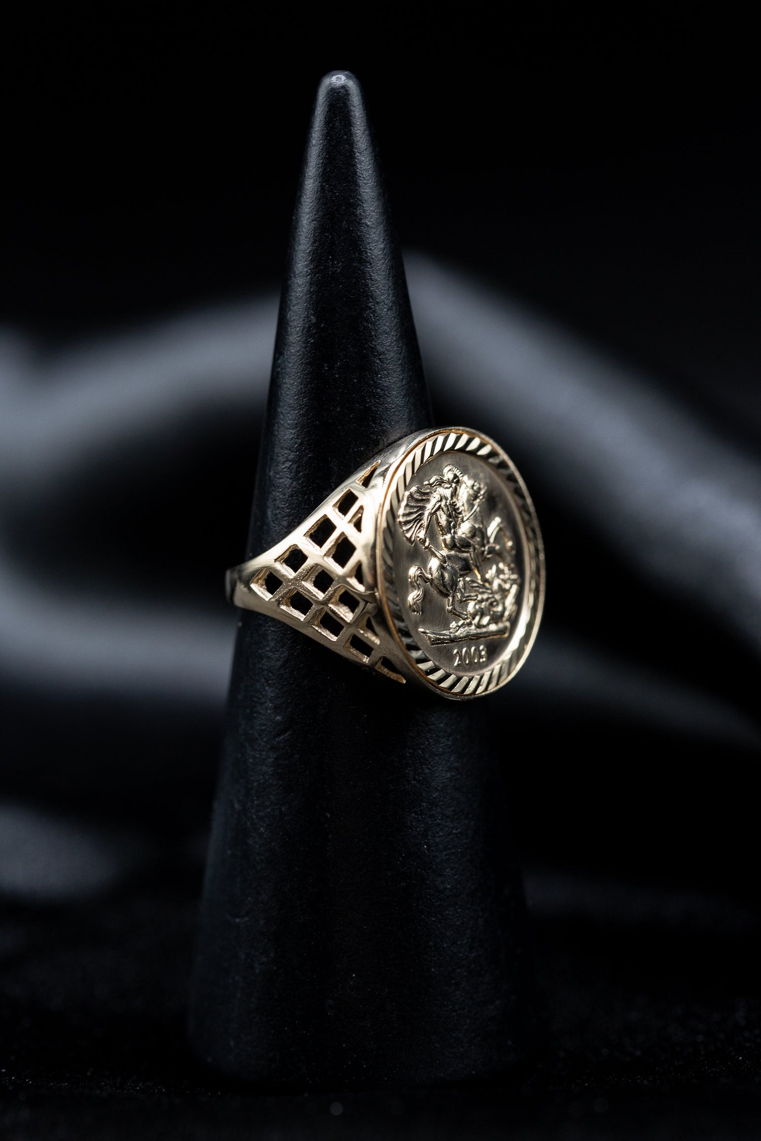 9ct Yellow Gold St George Half Sovereign Ring – A Timeless Symbol of Heritage &amp; Prestige