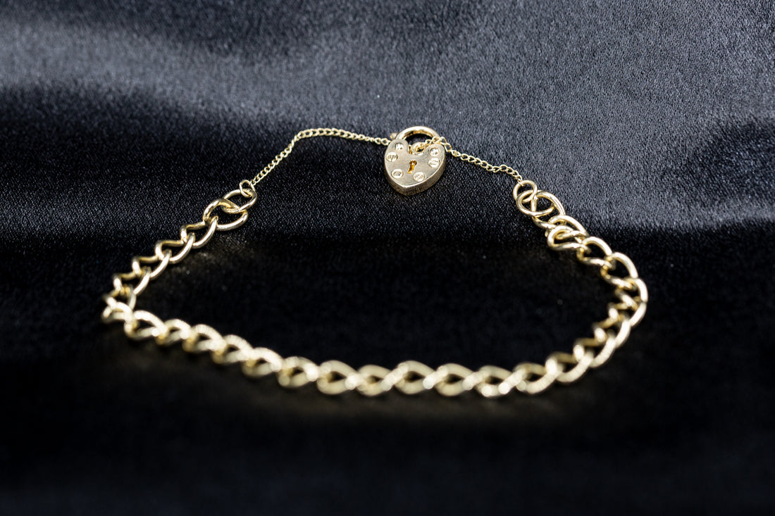 9ct Yellow Gold Ladies Curb Link Charm Bracelet – Classic & Elegant Design