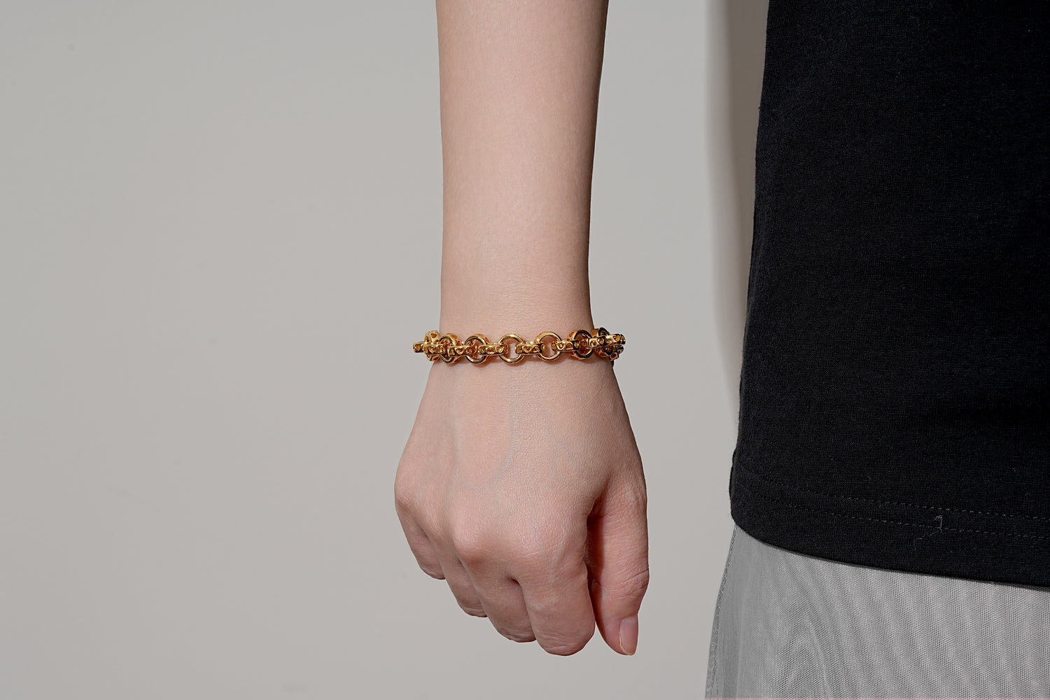10mm Gold Heart Hollow Link Bracelet – Fits 7.5–8” Wrist – 27g