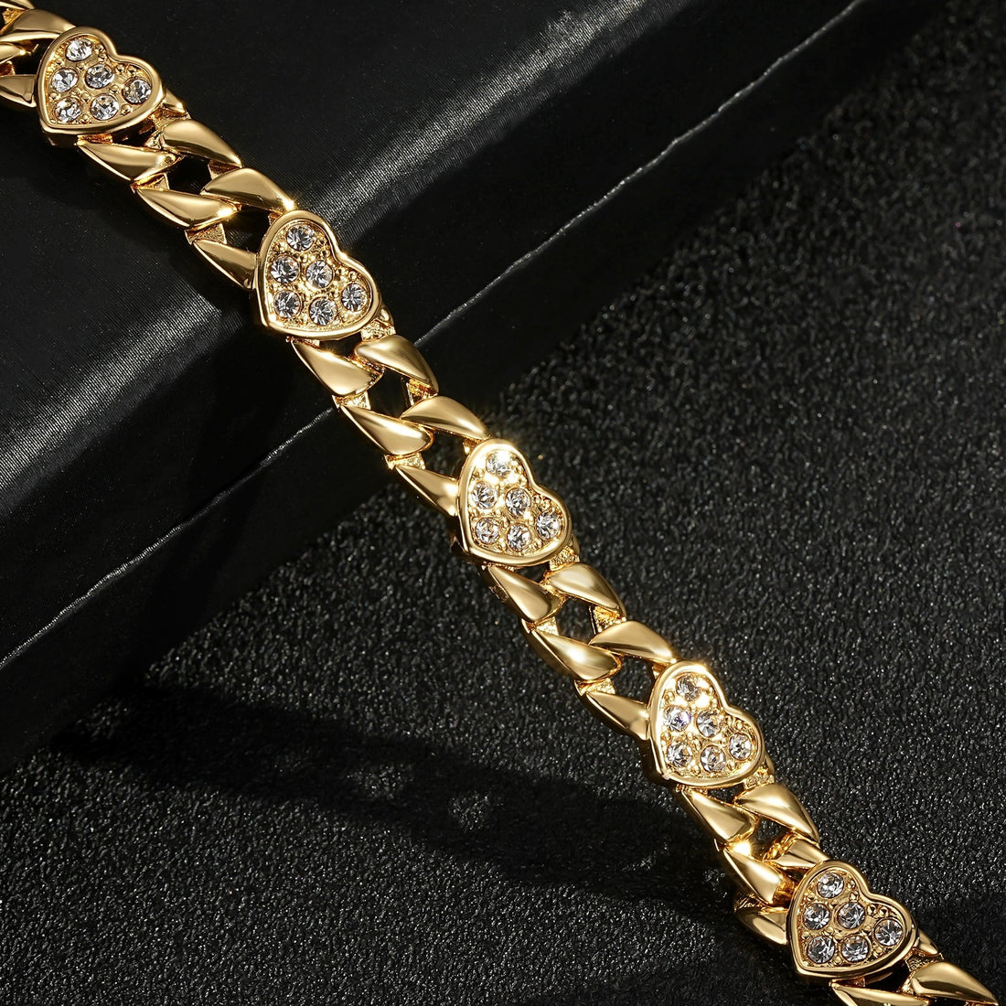 6-inch gold heart curb bracelet for kids, 7mm width, 11g.