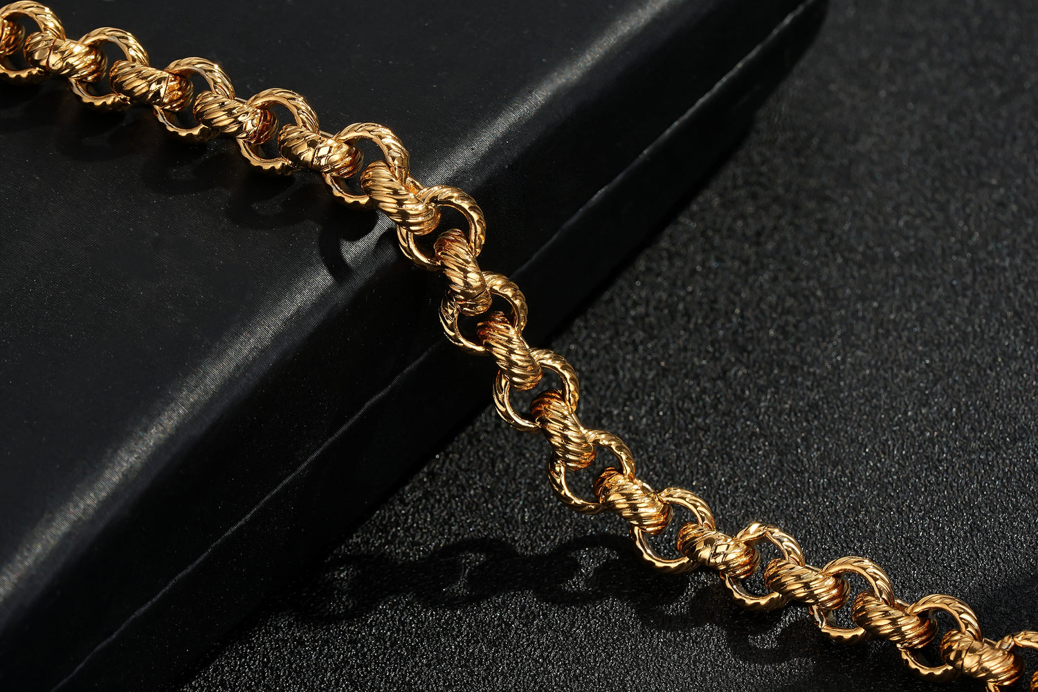 New 9mm Gold Lined Pattern Belcher Bracelet - 8 Inches