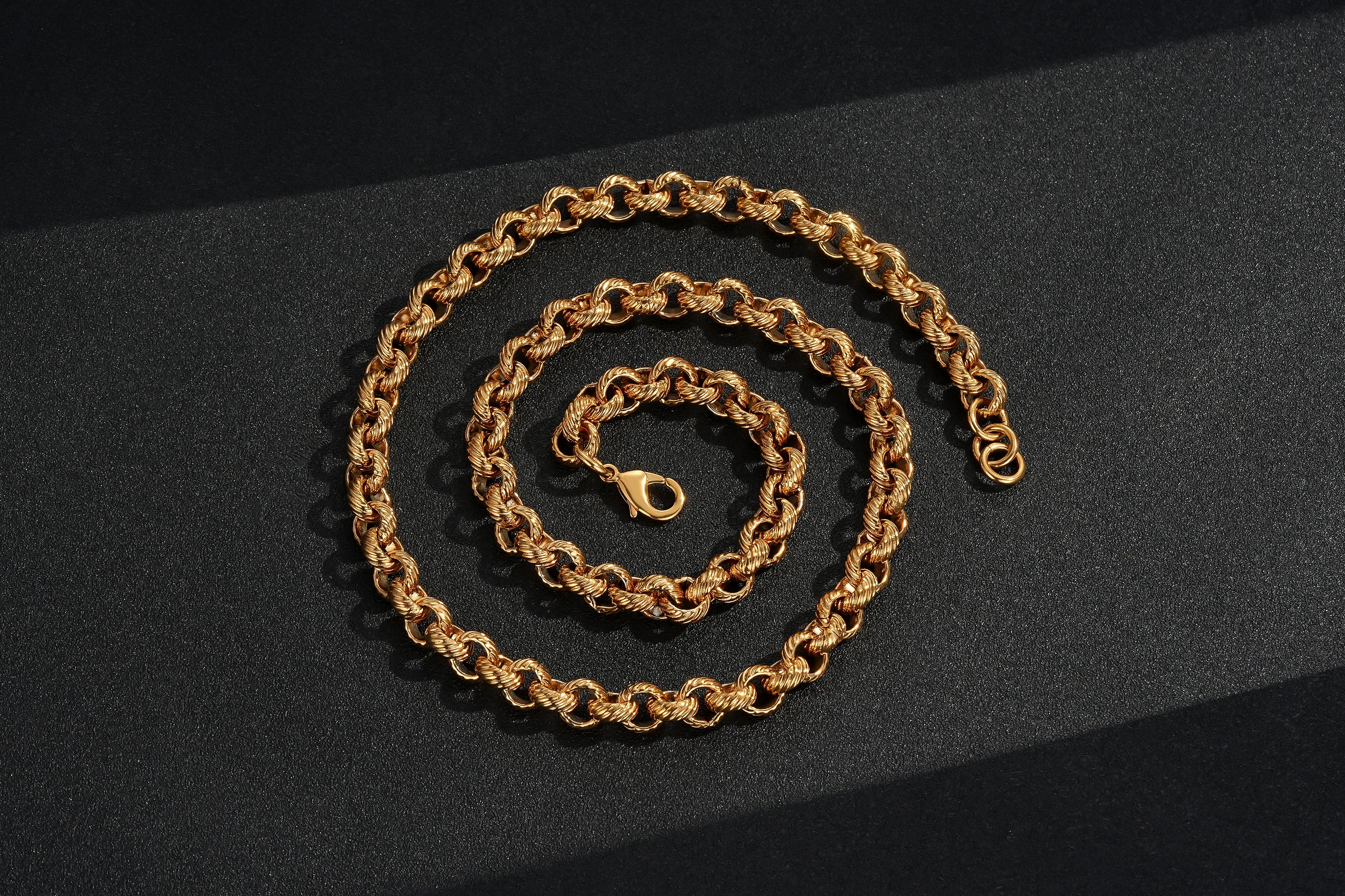 New 9mm Gold Lined Pattern Belcher Chain - Available in 22 Inches and 24 Inches