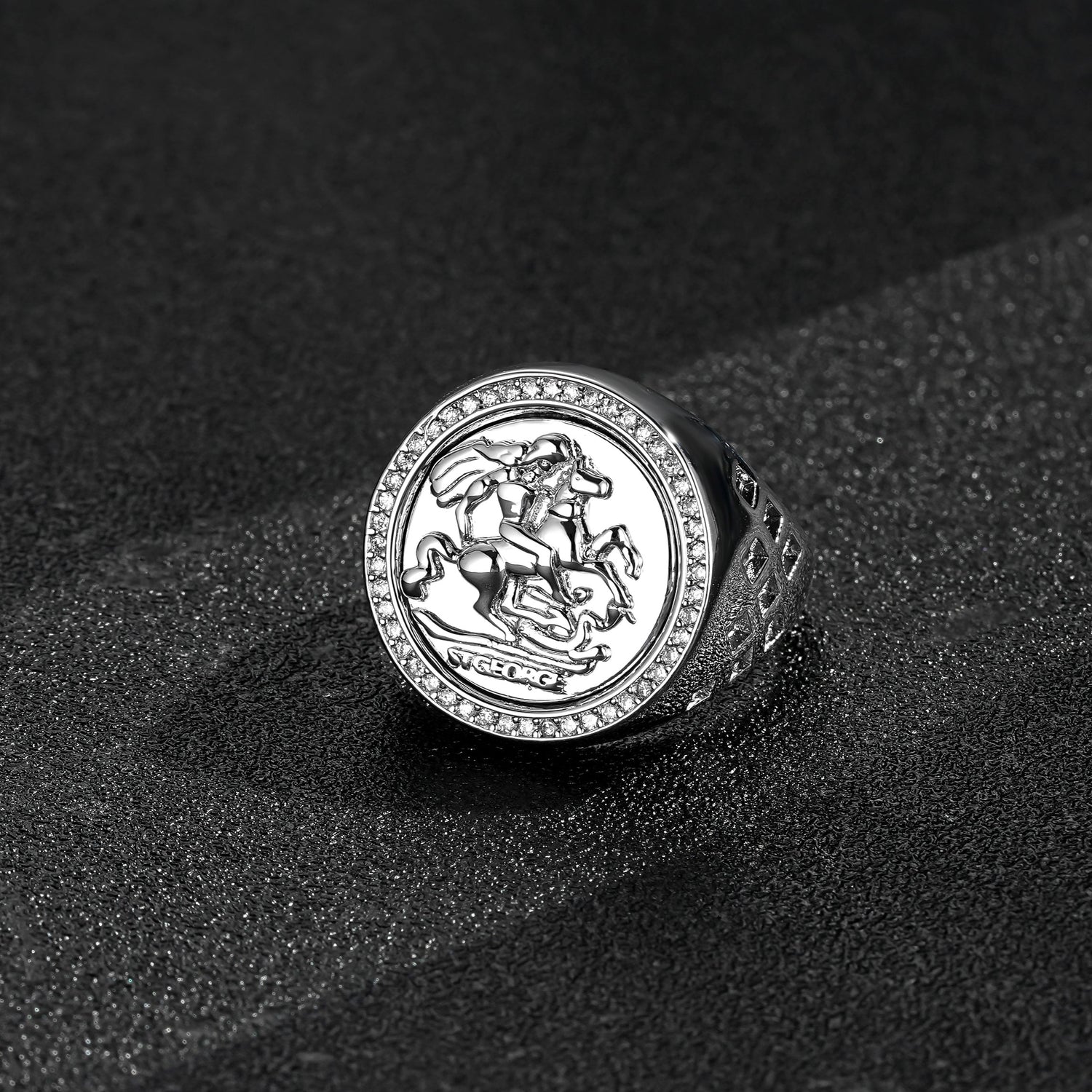 Adjustable silver sovereign ring with a 22mm top