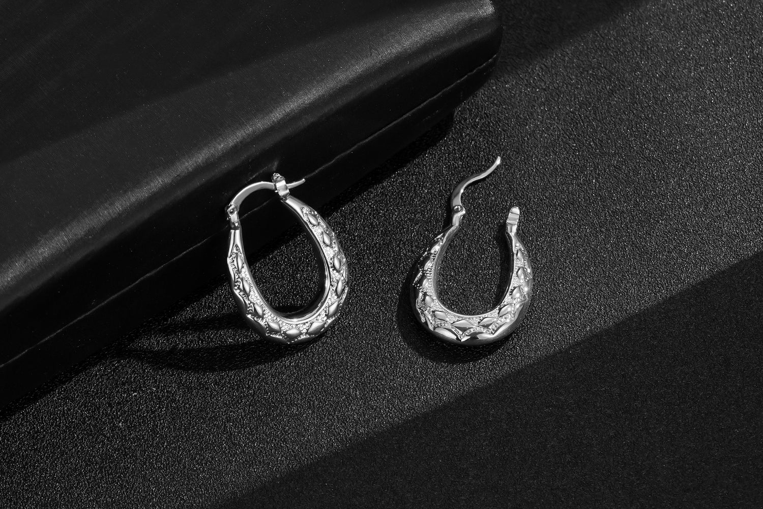 Silver Diamond-Cut Oval Creole Hoop Earrings 25mm