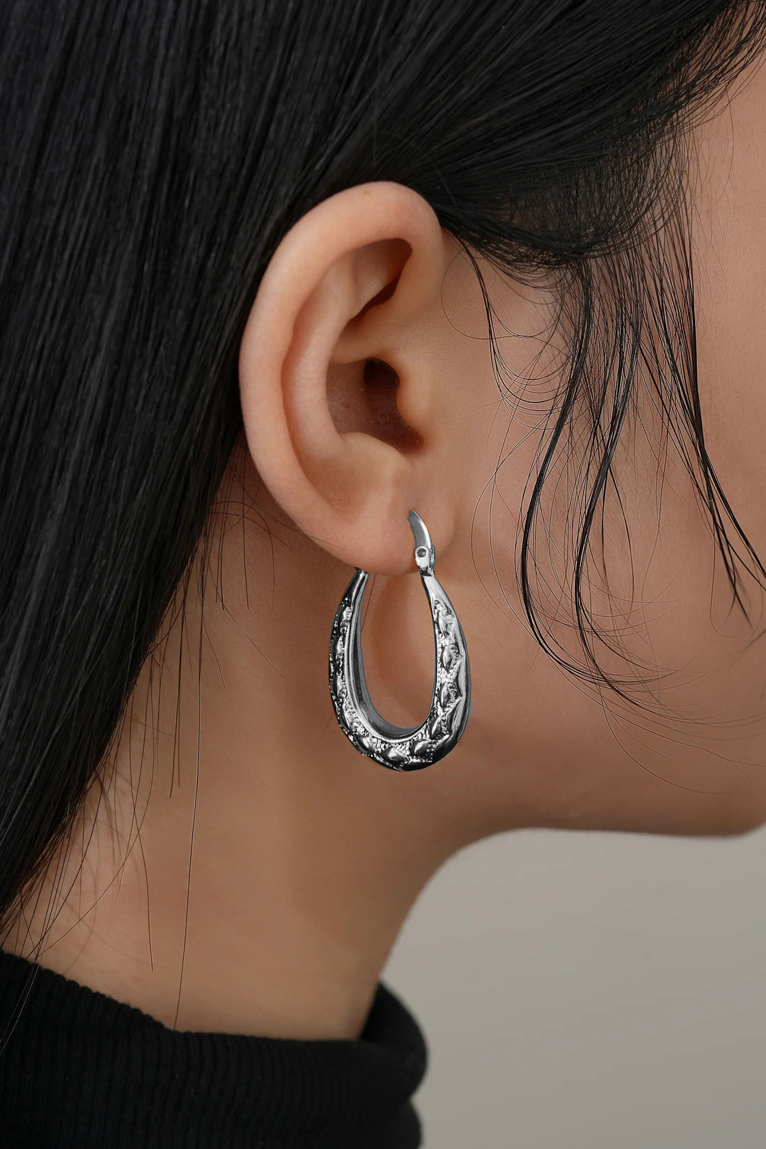 Silver Diamond-Cut Oval Creole Hoop Earrings 25mm