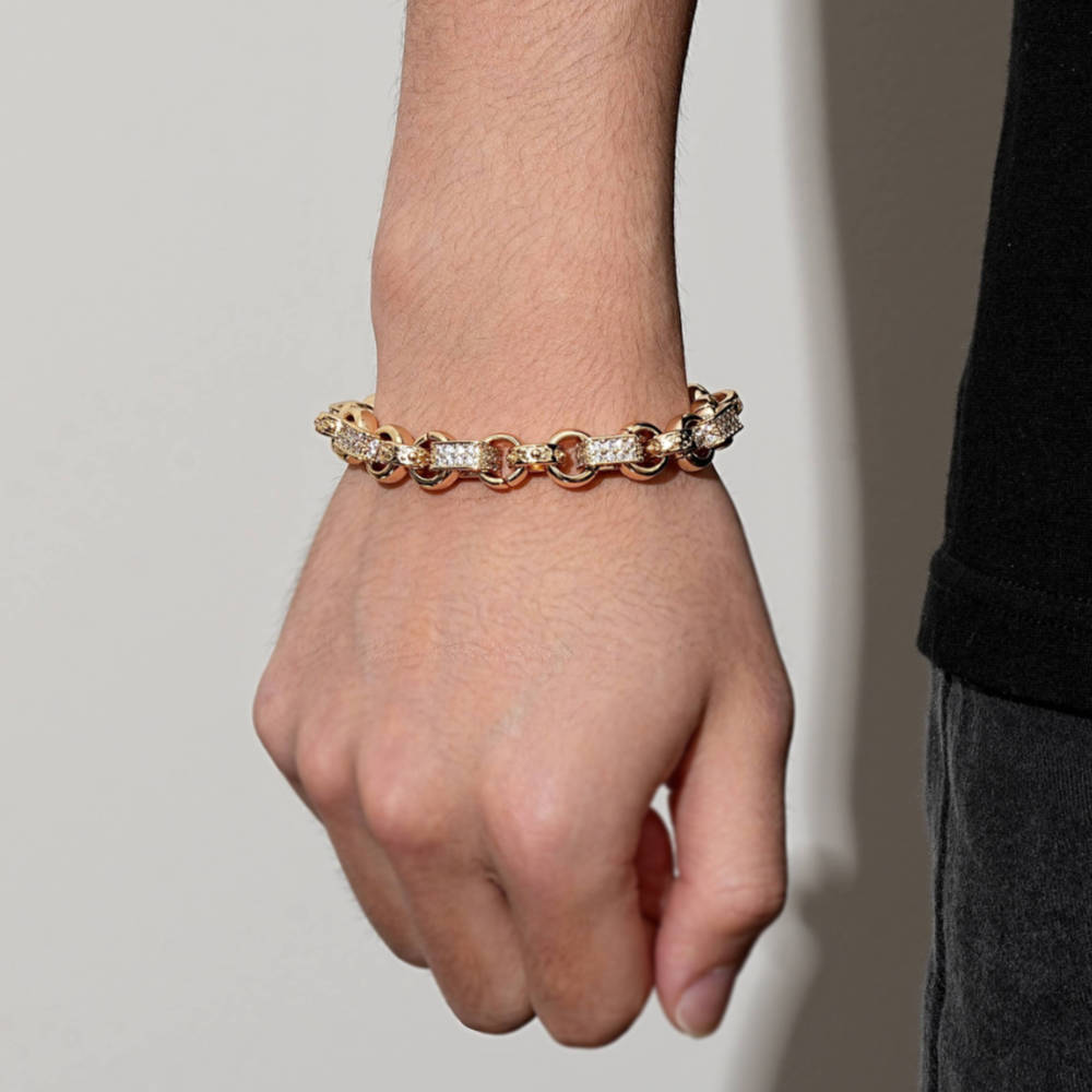 Lightweight gold gypsy link bracelet, 10mm width, 8 inches, 45 grams.