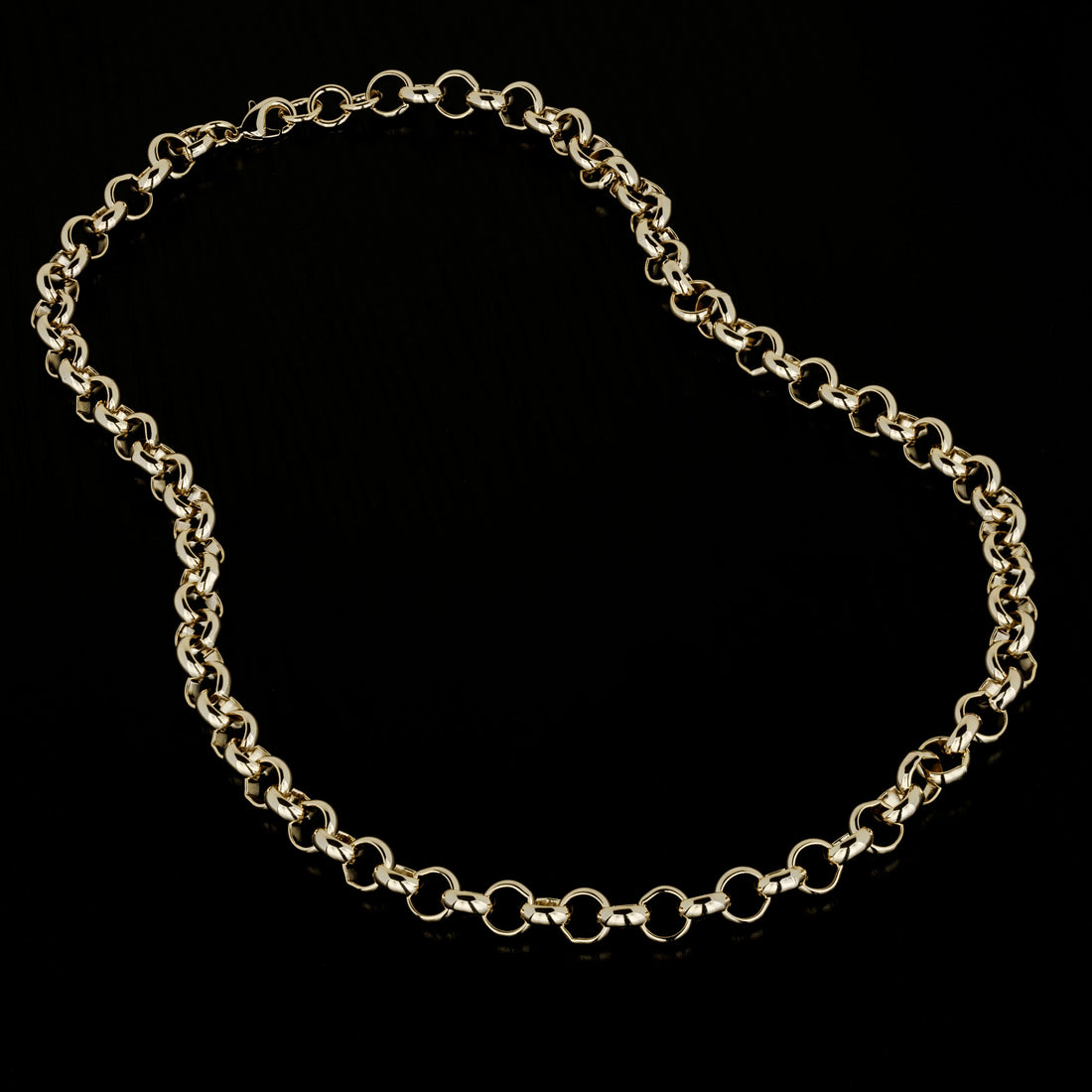 Close-up of Classic Gold Belcher Chain