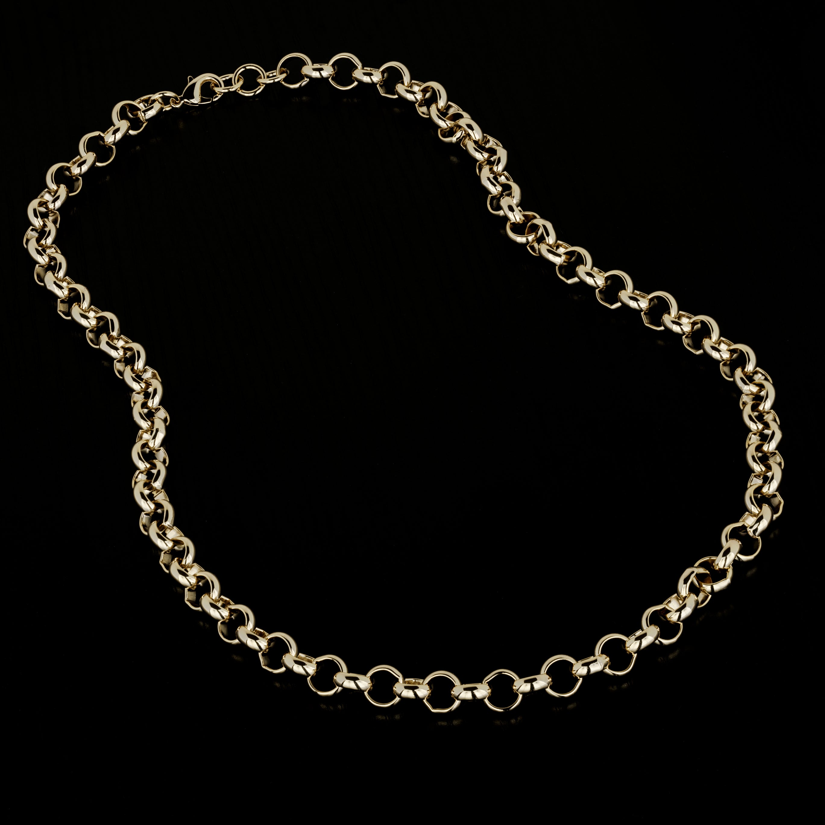 Close-up of Classic Gold Belcher Chain