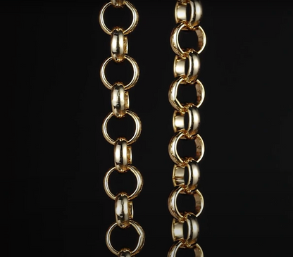 Detailed View of 10mm Gold Chain