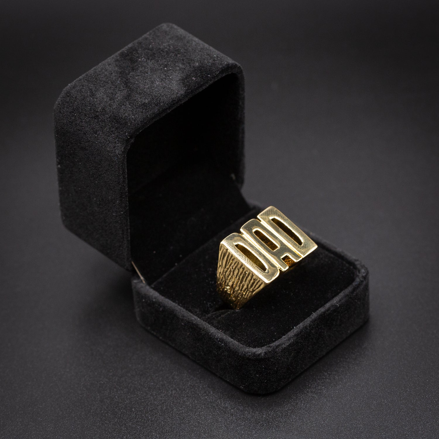 Gold Best Dad Ever Ring – Barked Sides (Sizes 10, 11, and 12)