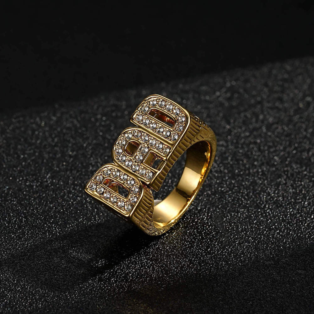 Gold dad ring weighing 18.3 grams