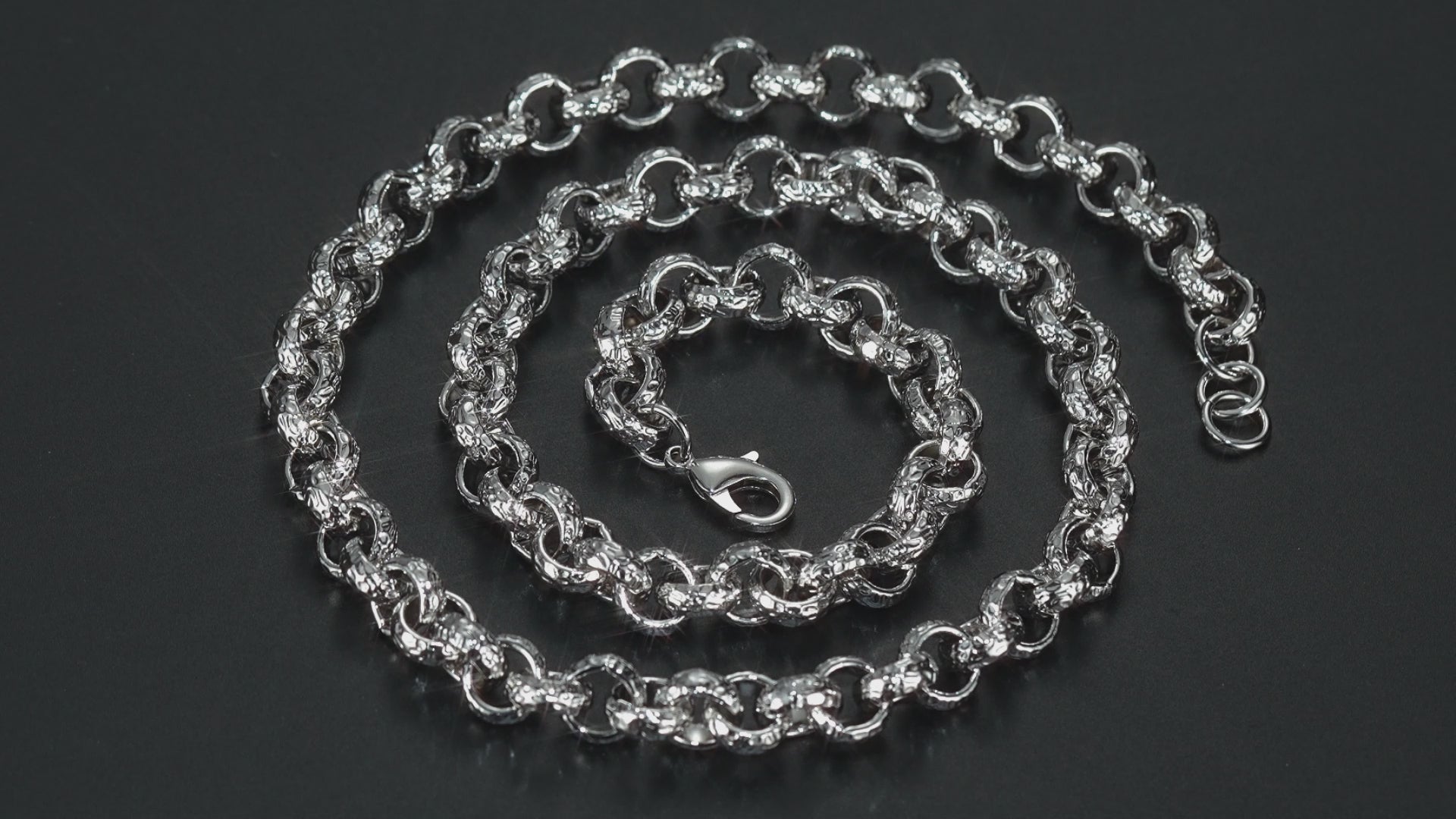 Detailed View of Silver Belcher Chain