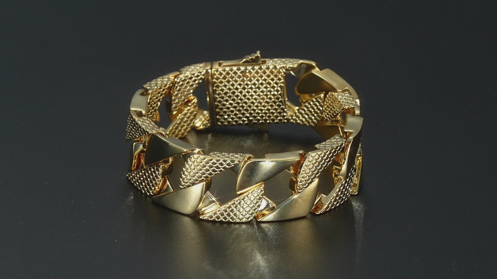 Lightweight gold Cuban bracelet, 22mm width, 8 inches long, 108 grams, snake design.